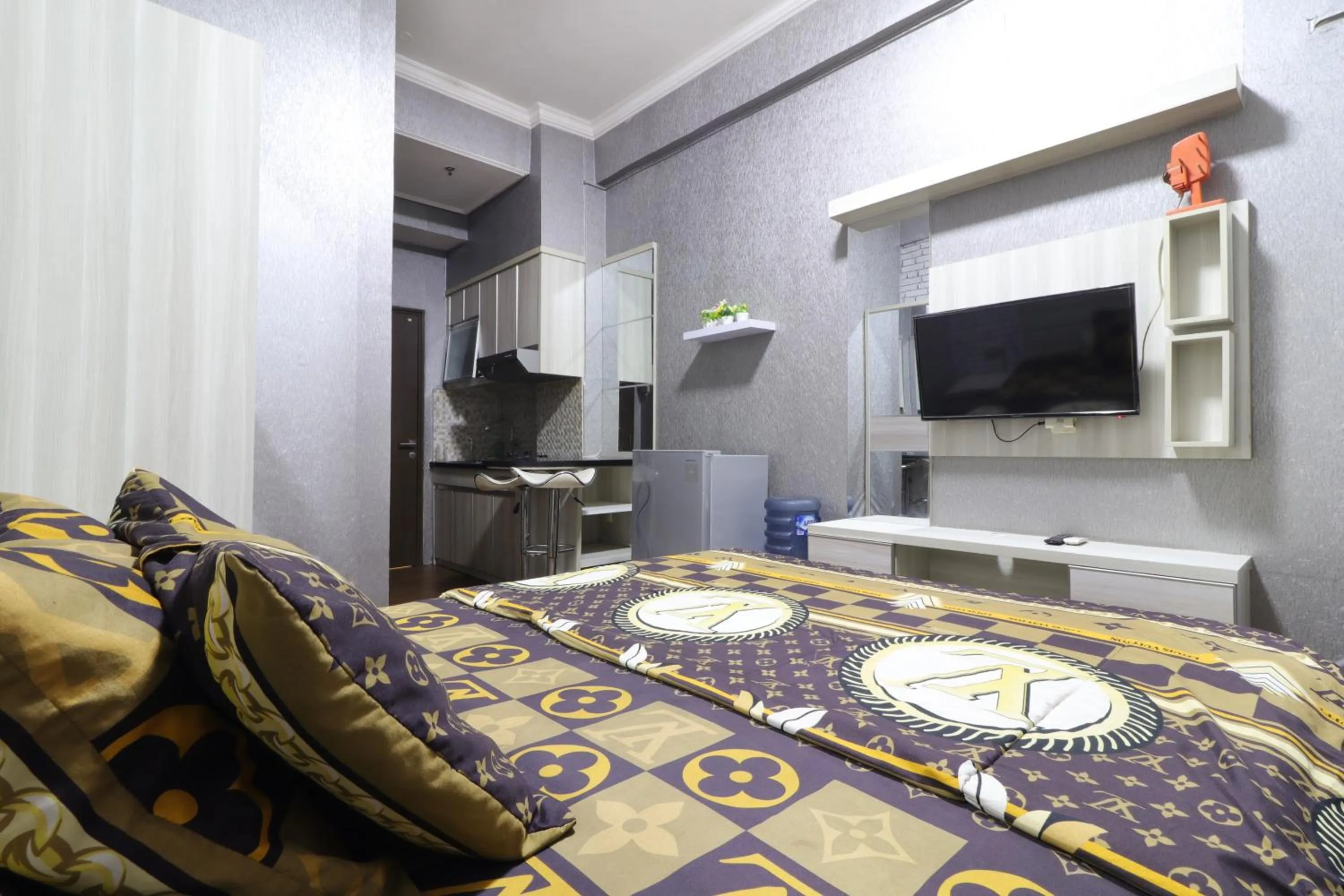 Bedroom, Bed in The Suite Metro Apartment by King Official