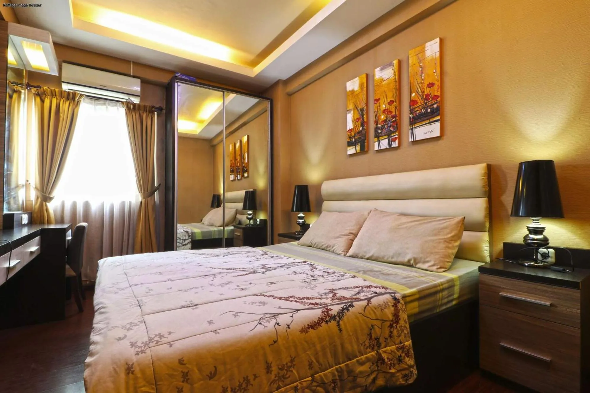 Bed in The Suite Metro Apartment by King Official