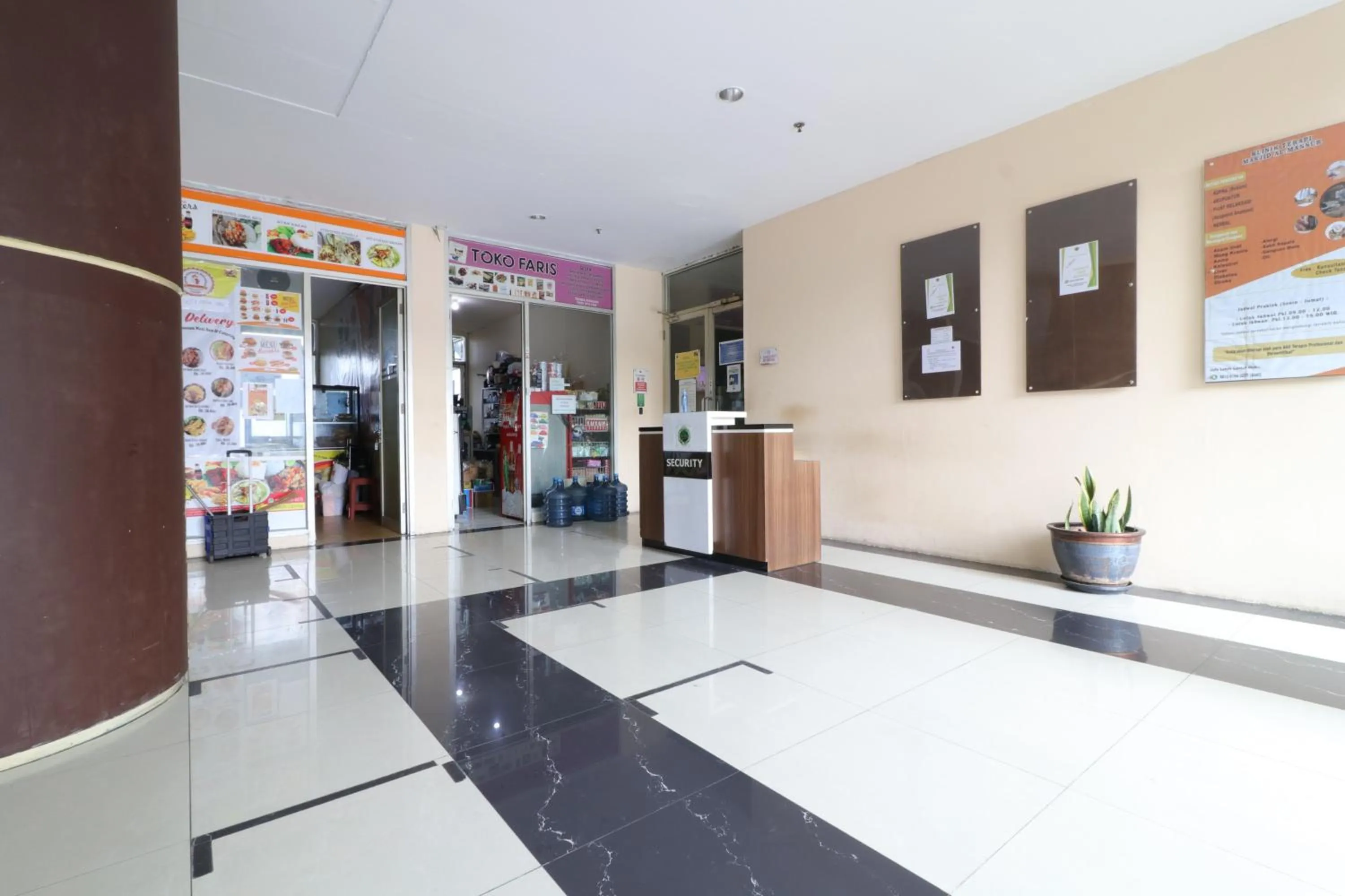 Lobby or reception in The Suite Metro Apartment by King Official