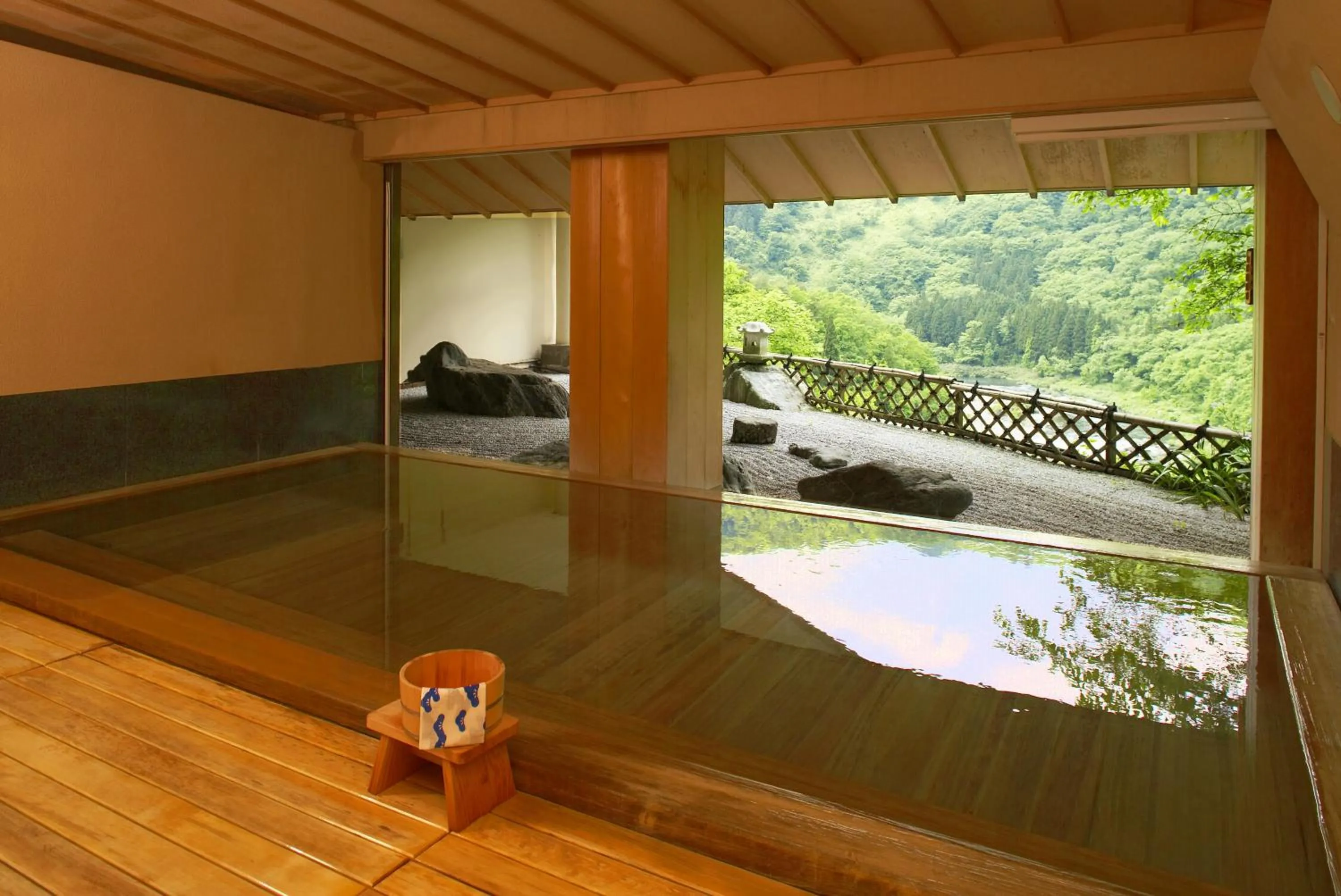 Spring in Marumine Kanko Hotel