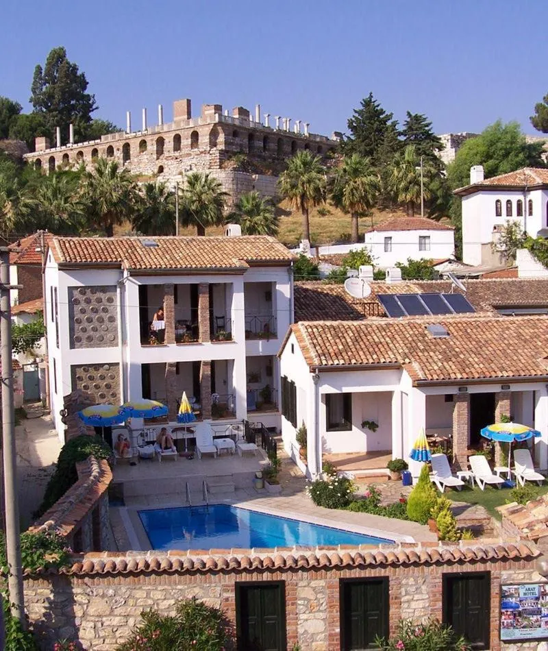 Facade/entrance in Akay Hotel