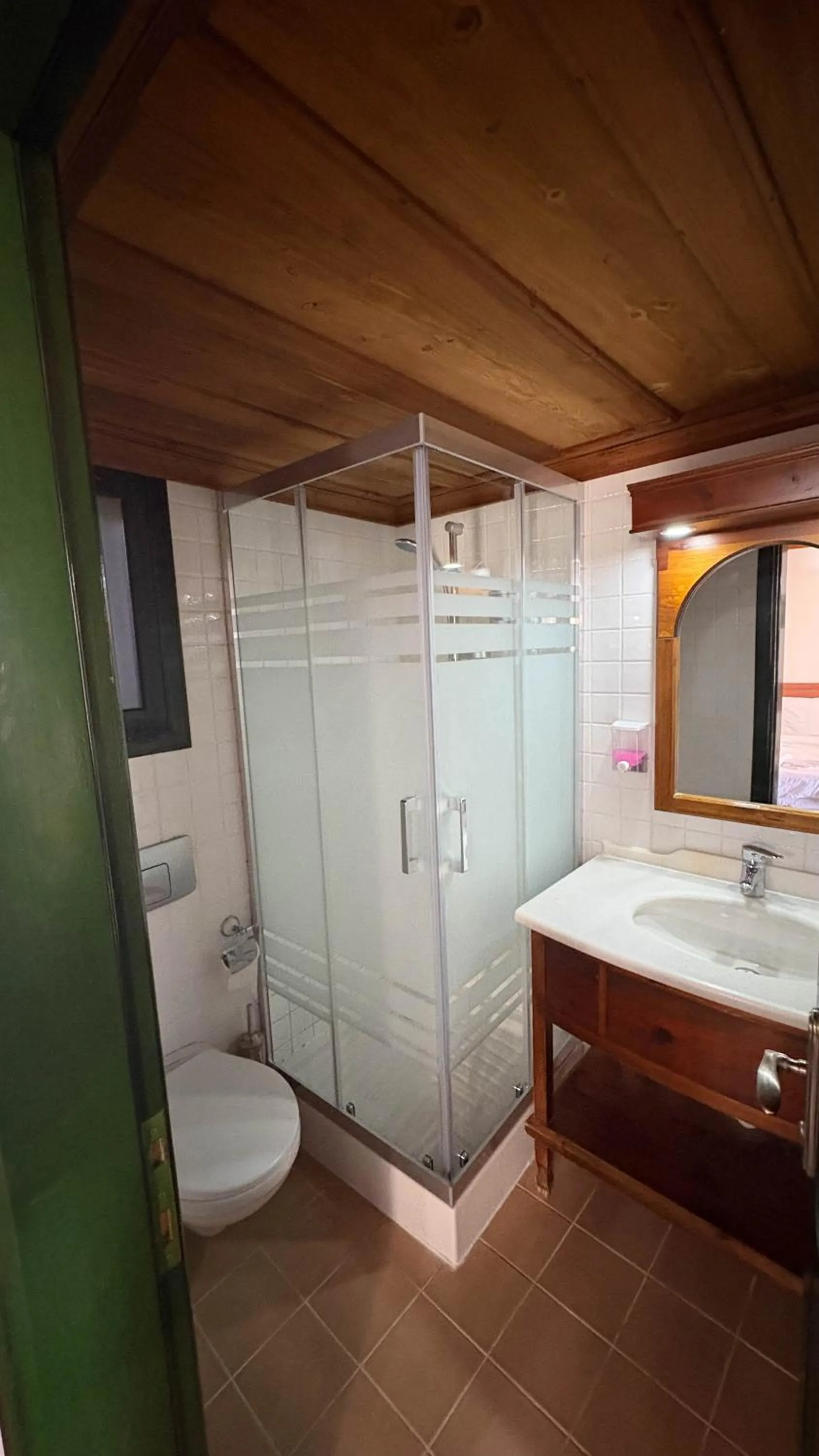 Shower in Akay Hotel