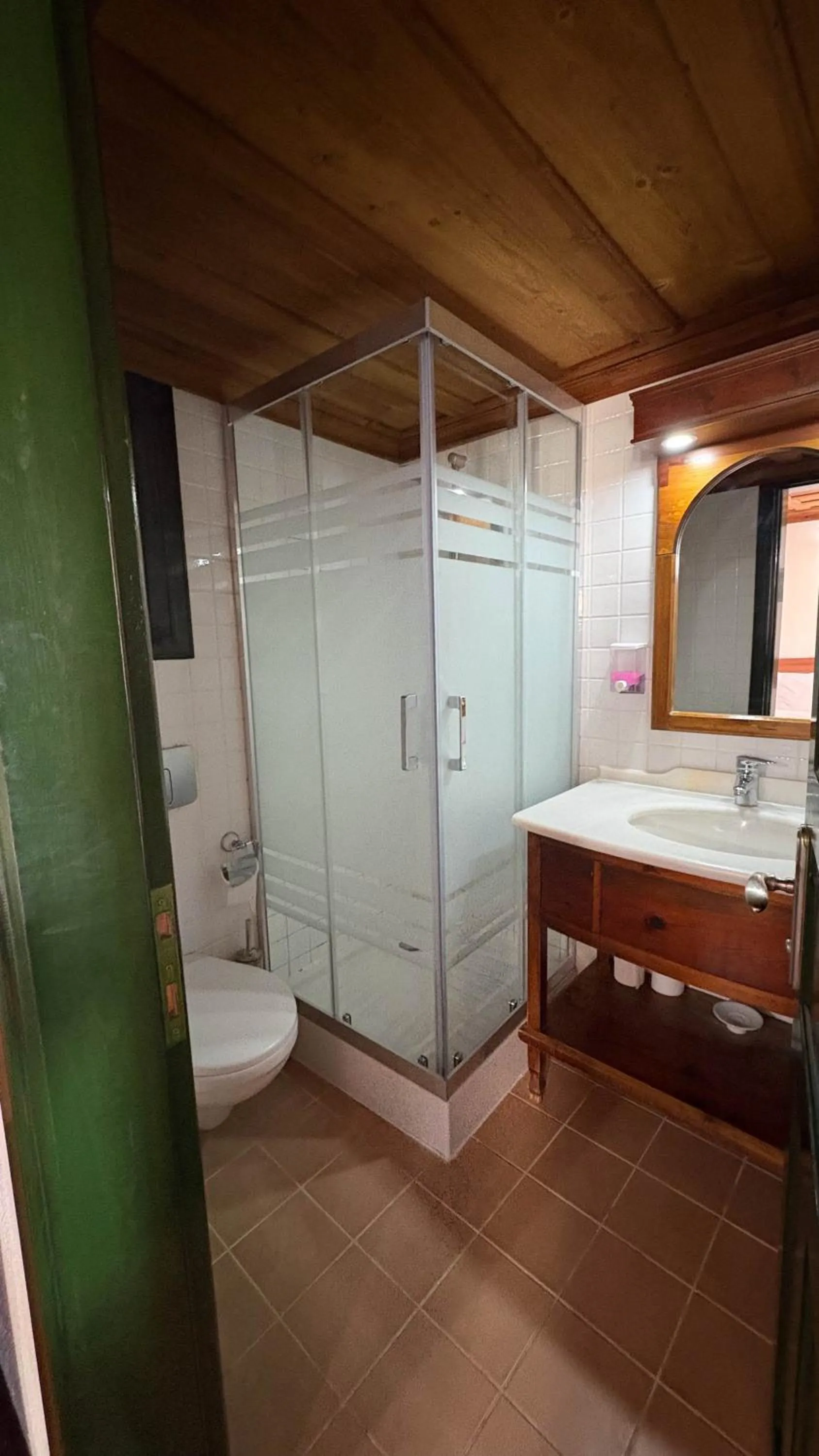 Shower in Akay Hotel