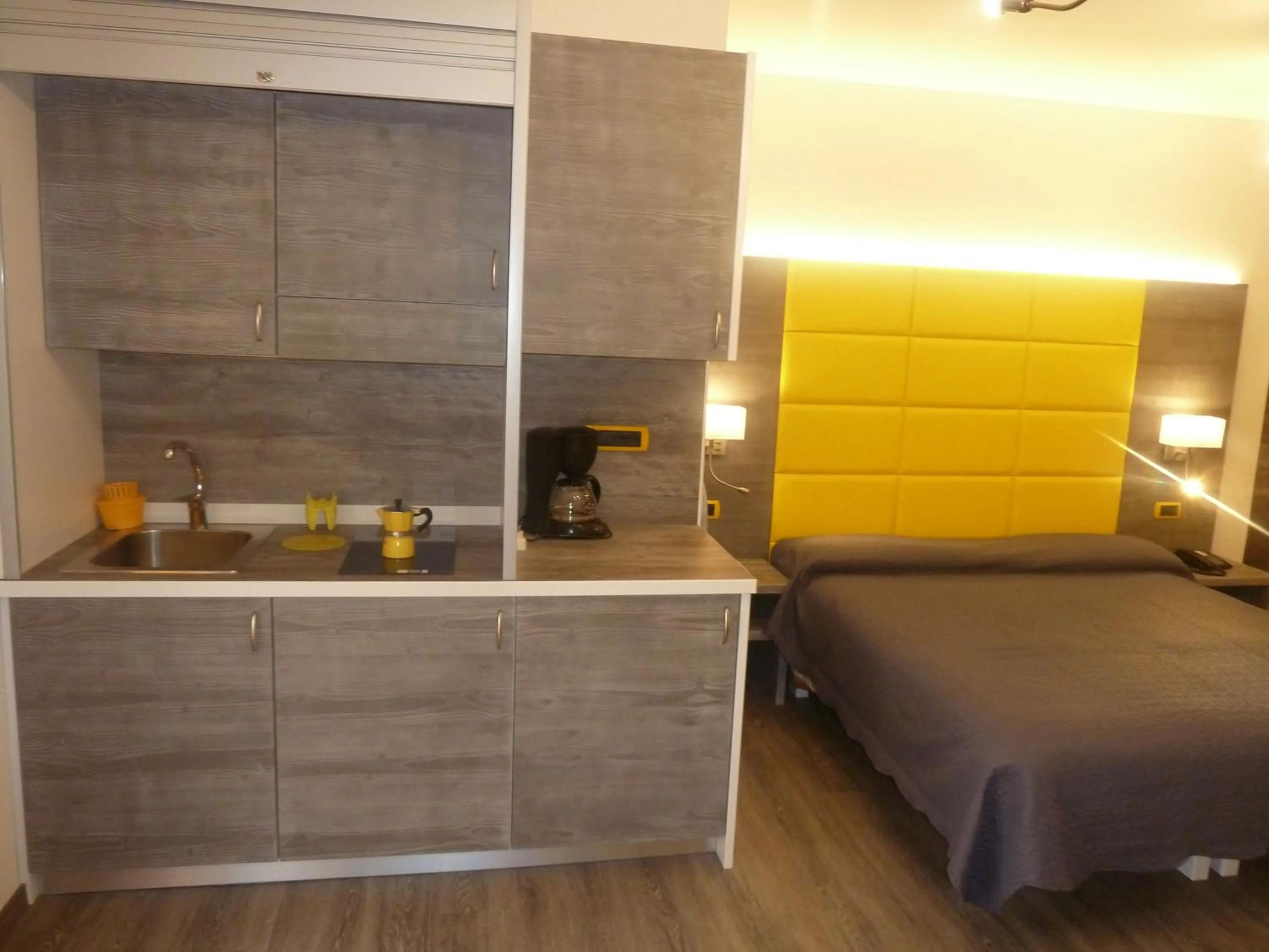 Coffee/tea facilities, Bed in Albergo Casa Este