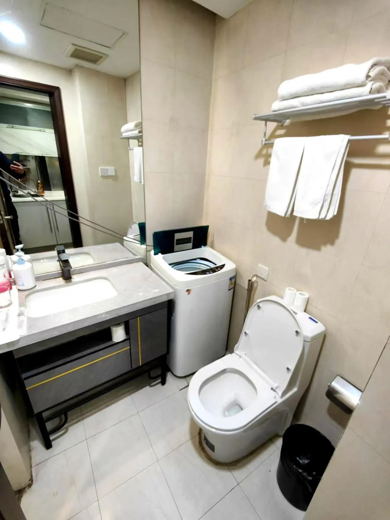 Bathroom in Xinshikong Apartments- Abest Zhongshan Park No.1