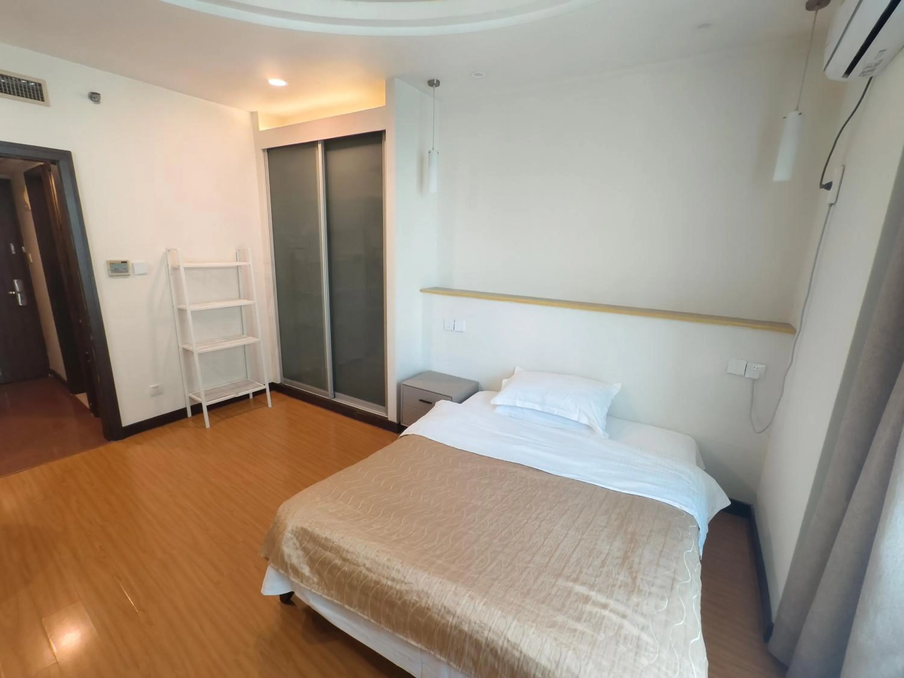 Bed in Xinshikong Apartments- Abest Zhongshan Park No.1