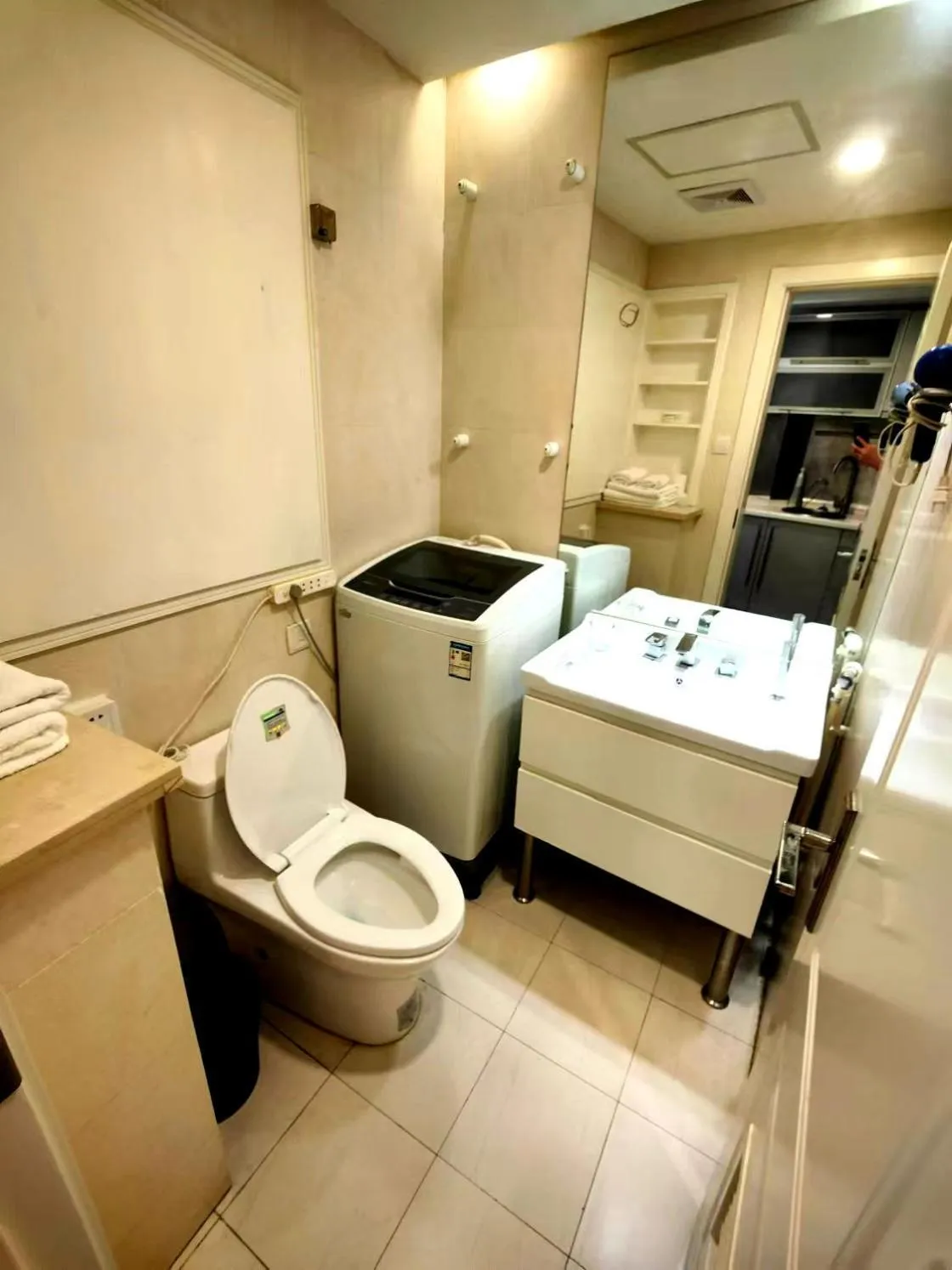 Toilet in Xinshikong Apartments- Abest Zhongshan Park No.1