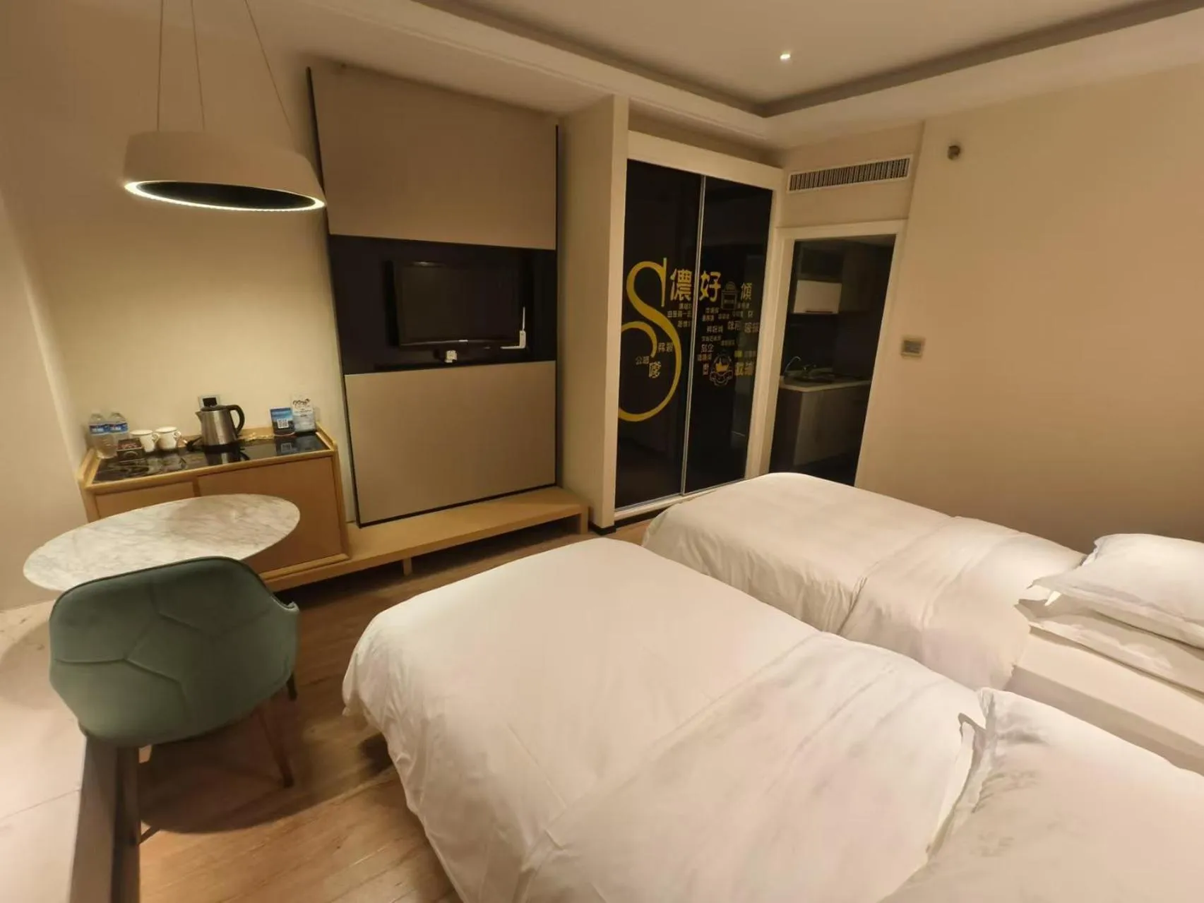 Bed in Xinshikong Apartments- Abest Zhongshan Park No.1