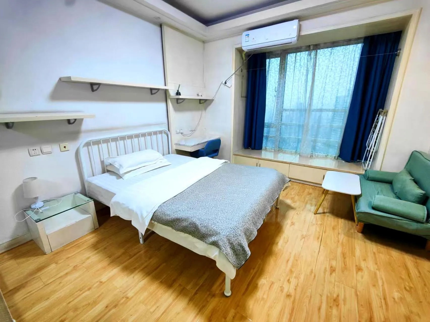 Bed in Xinshikong Apartments- Abest Zhongshan Park No.1
