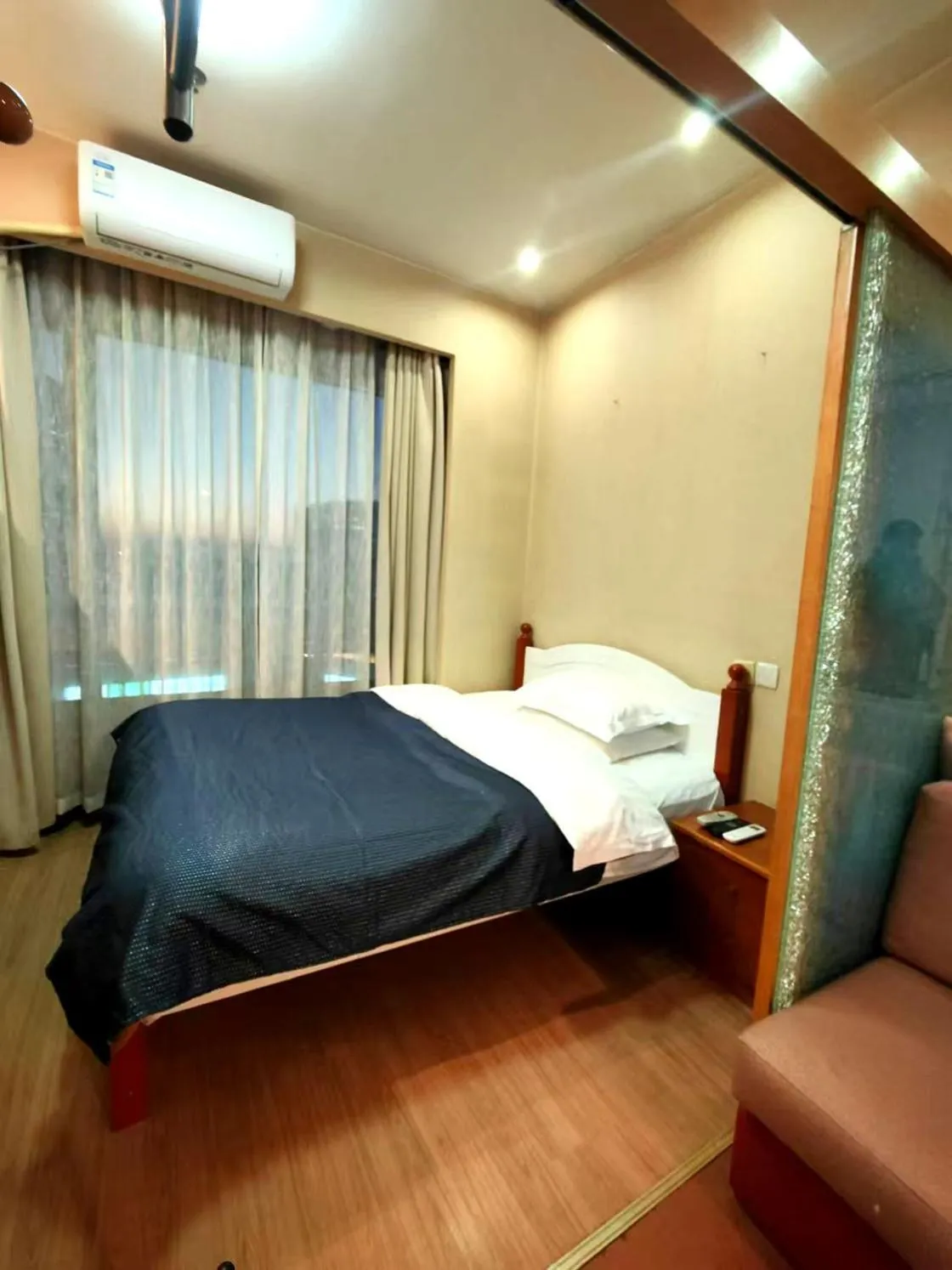 Bed in Xinshikong Apartments- Abest Zhongshan Park No.1