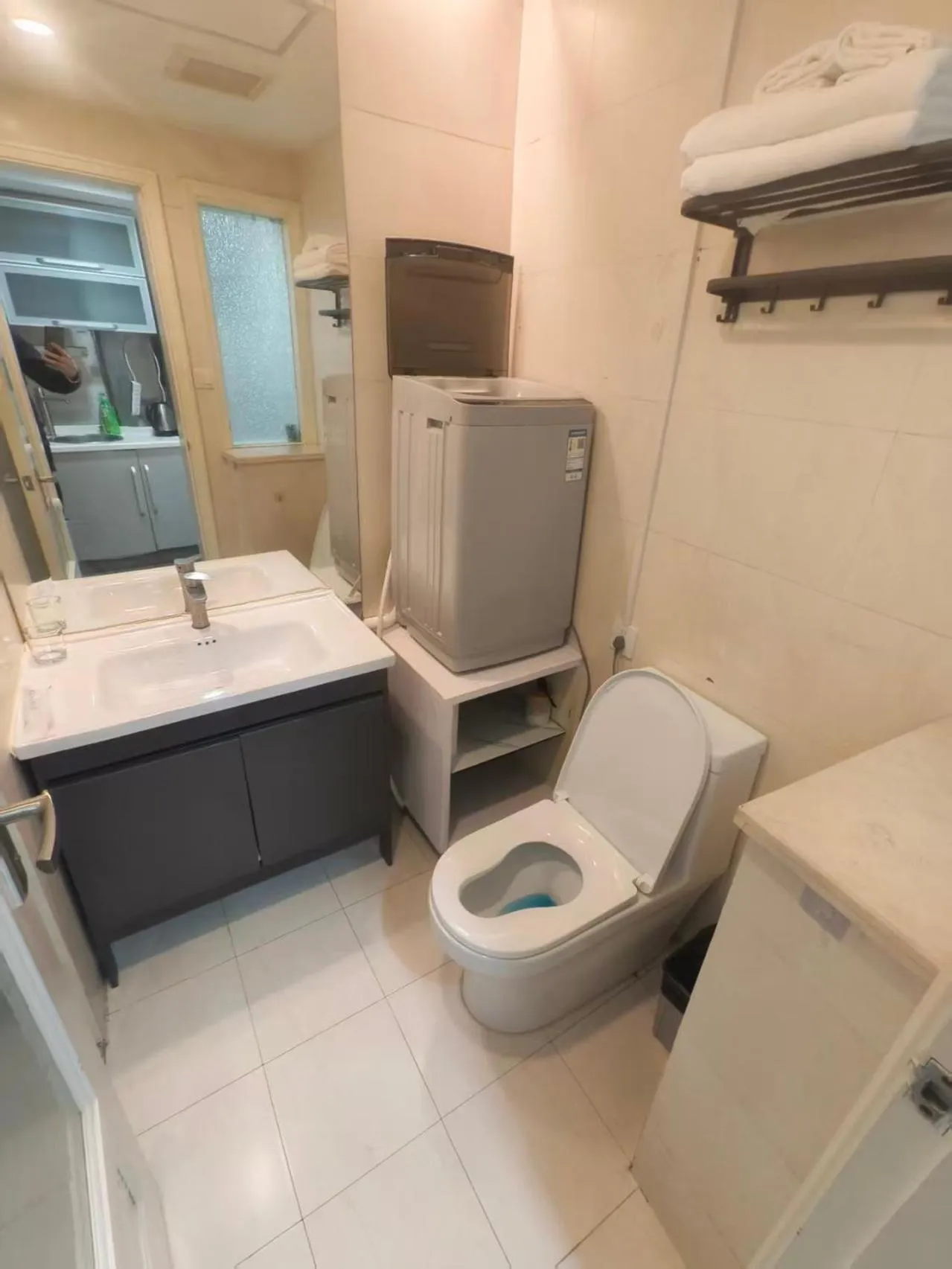 Shower in Xinshikong Apartments- Abest Zhongshan Park No.1