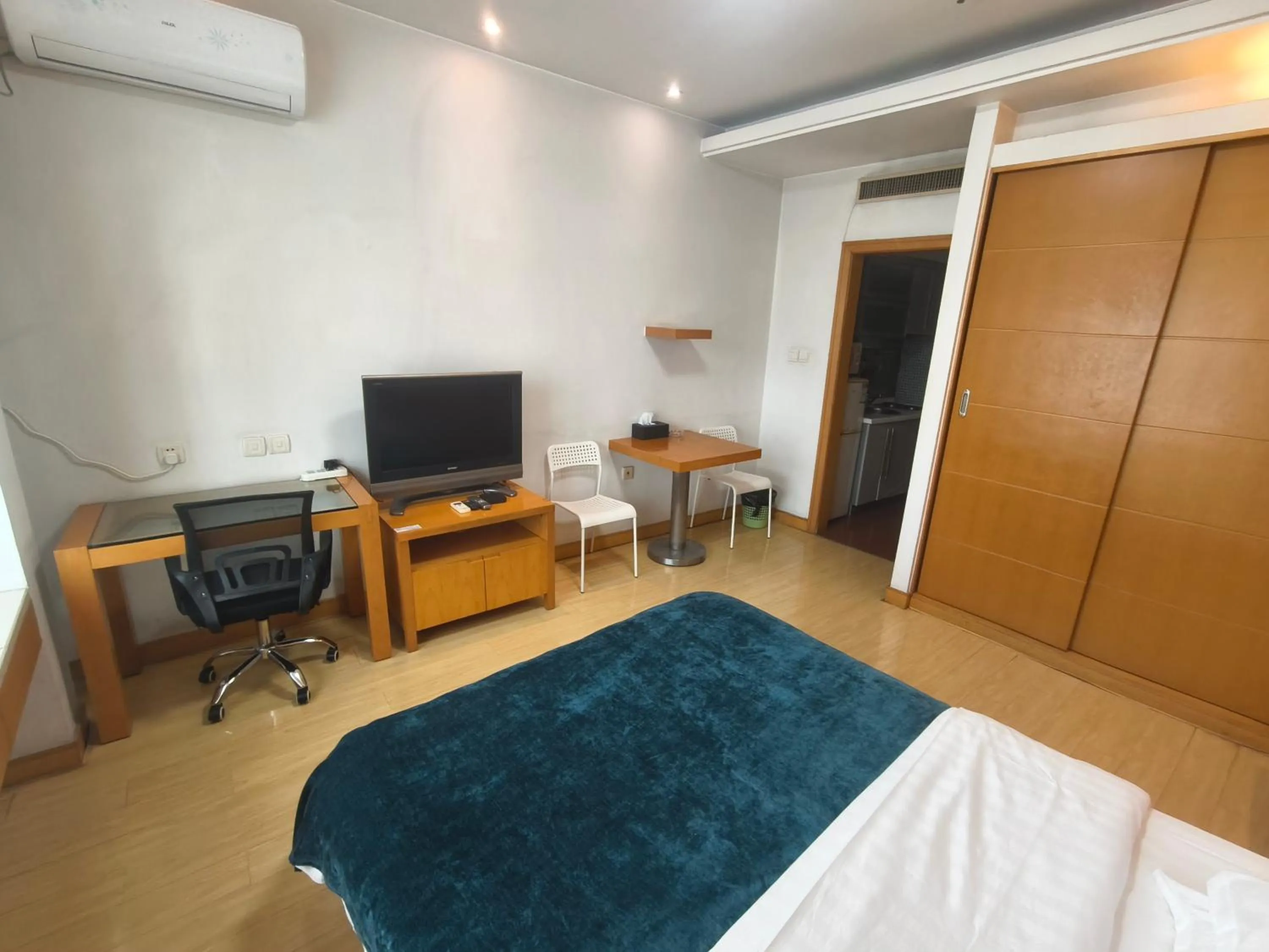 Bed in Xinshikong Apartments- Abest Zhongshan Park No.1
