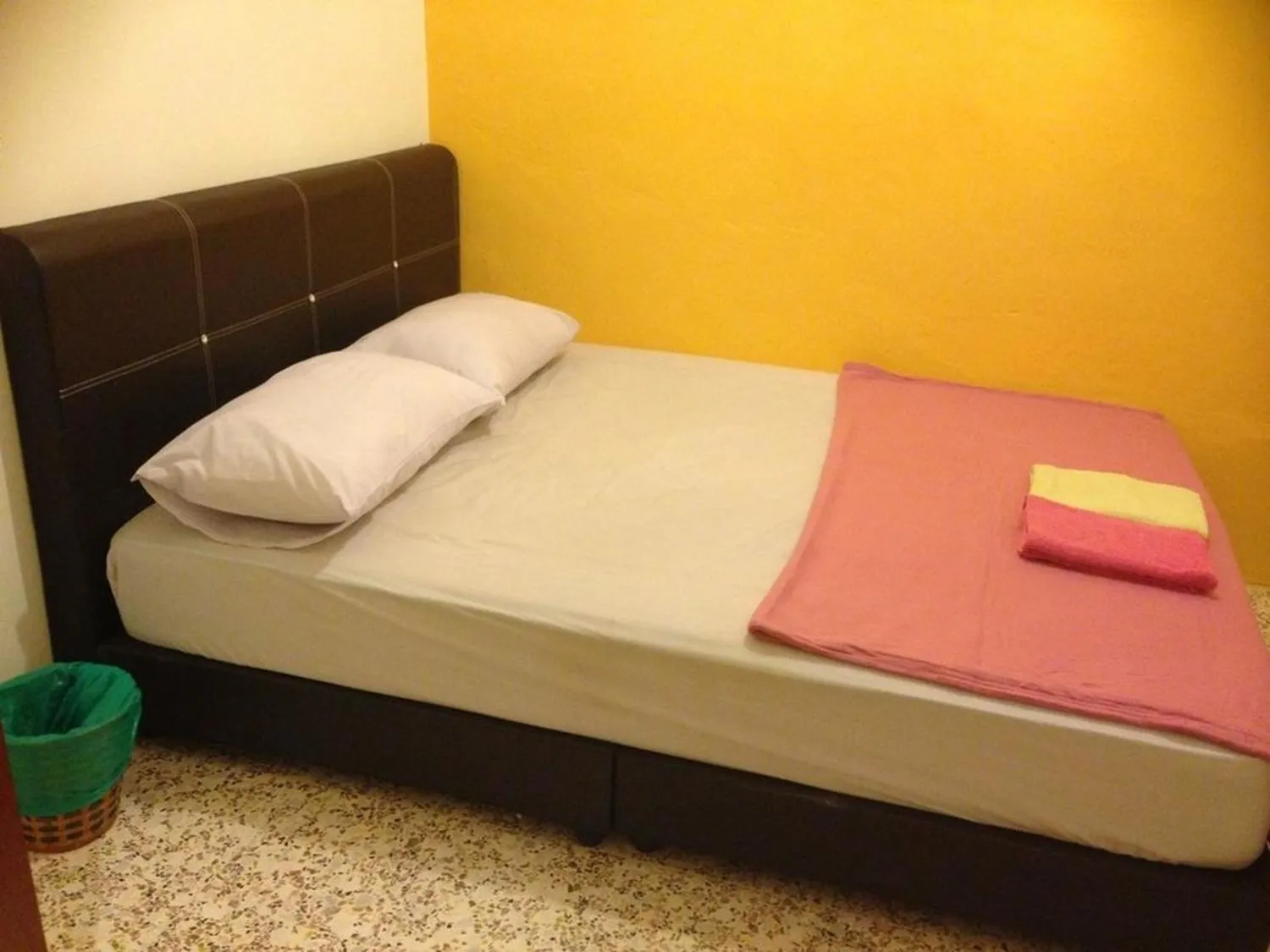 Bed in Cocoa Mews Cafe and Homestay