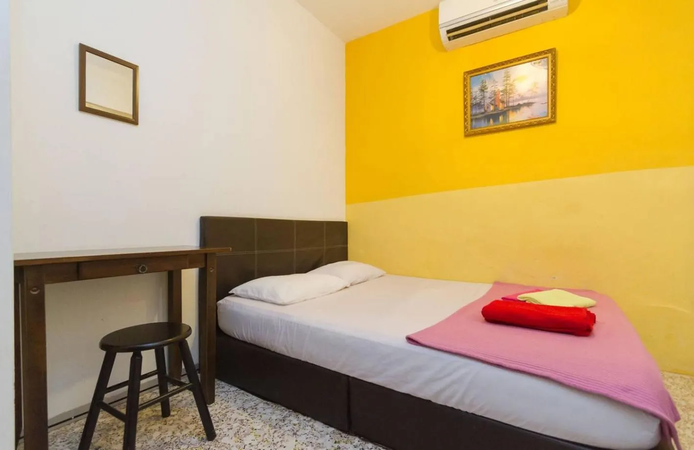 Bed in Cocoa Mews Cafe and Homestay