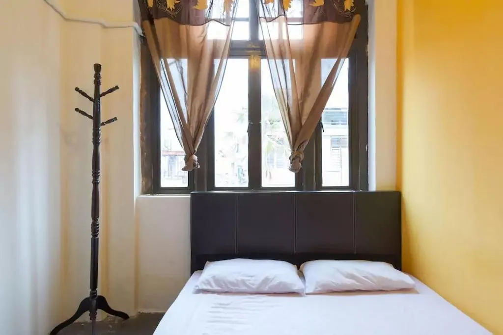 Bed in Cocoa Mews Cafe and Homestay