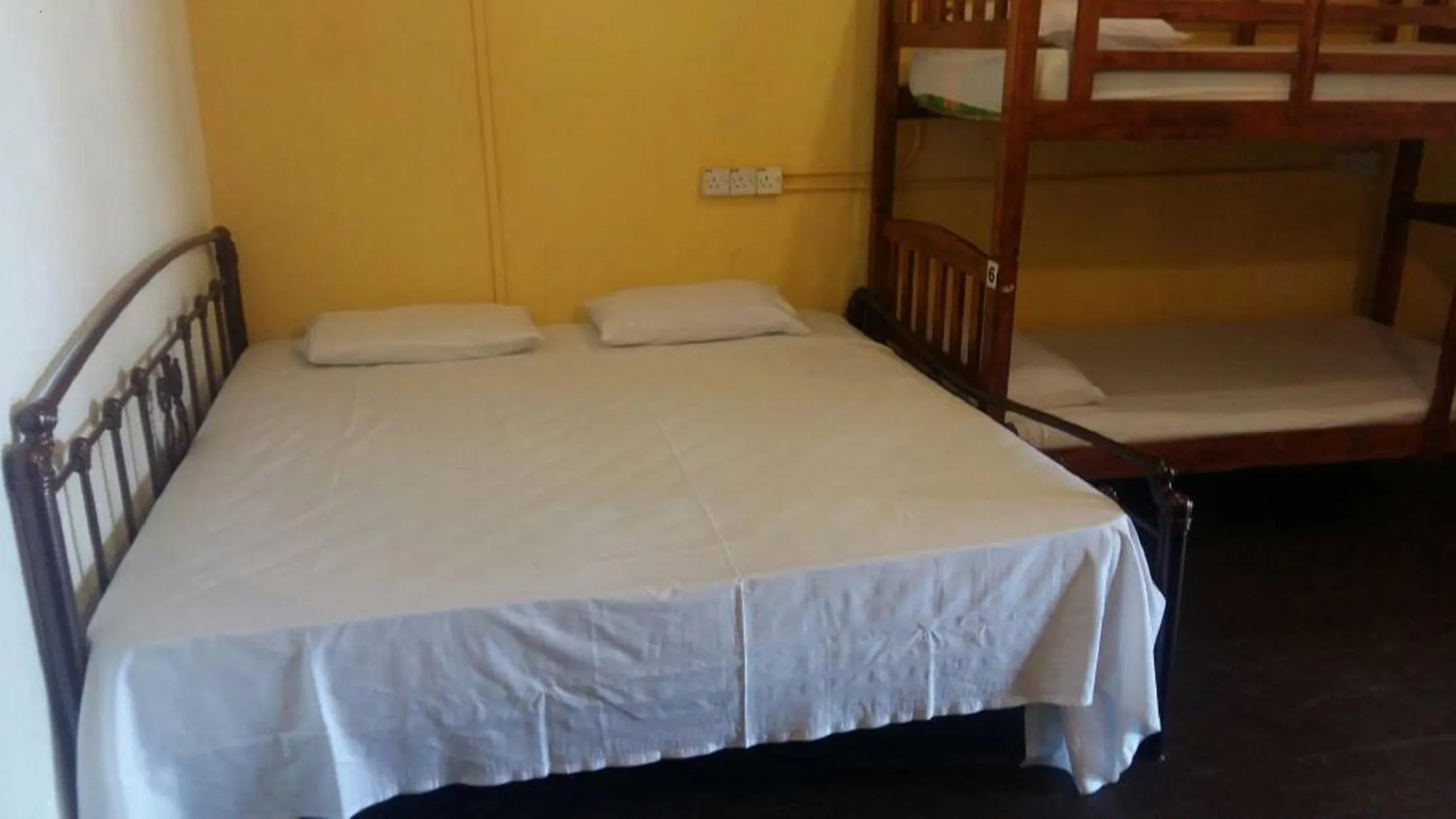 Bed in Cocoa Mews Cafe and Homestay