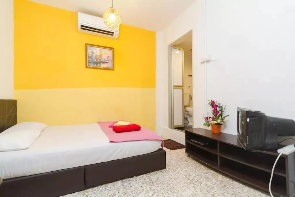 Bed in Cocoa Mews Cafe and Homestay