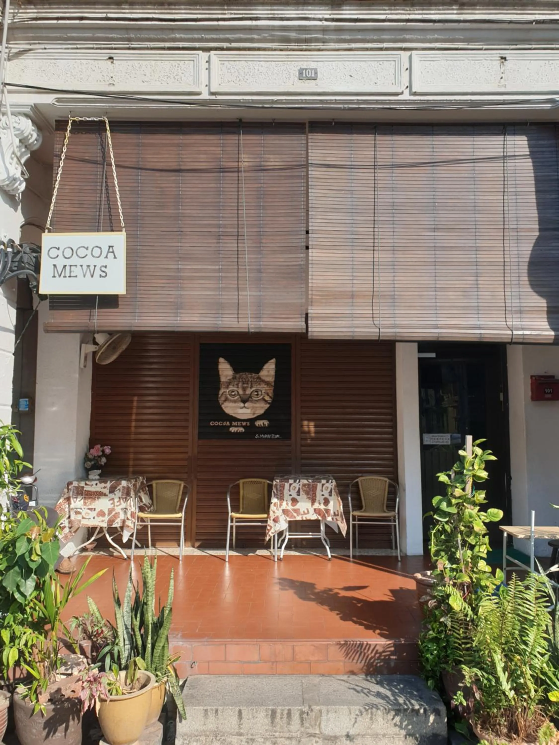 Cocoa Mews Cafe and Homestay