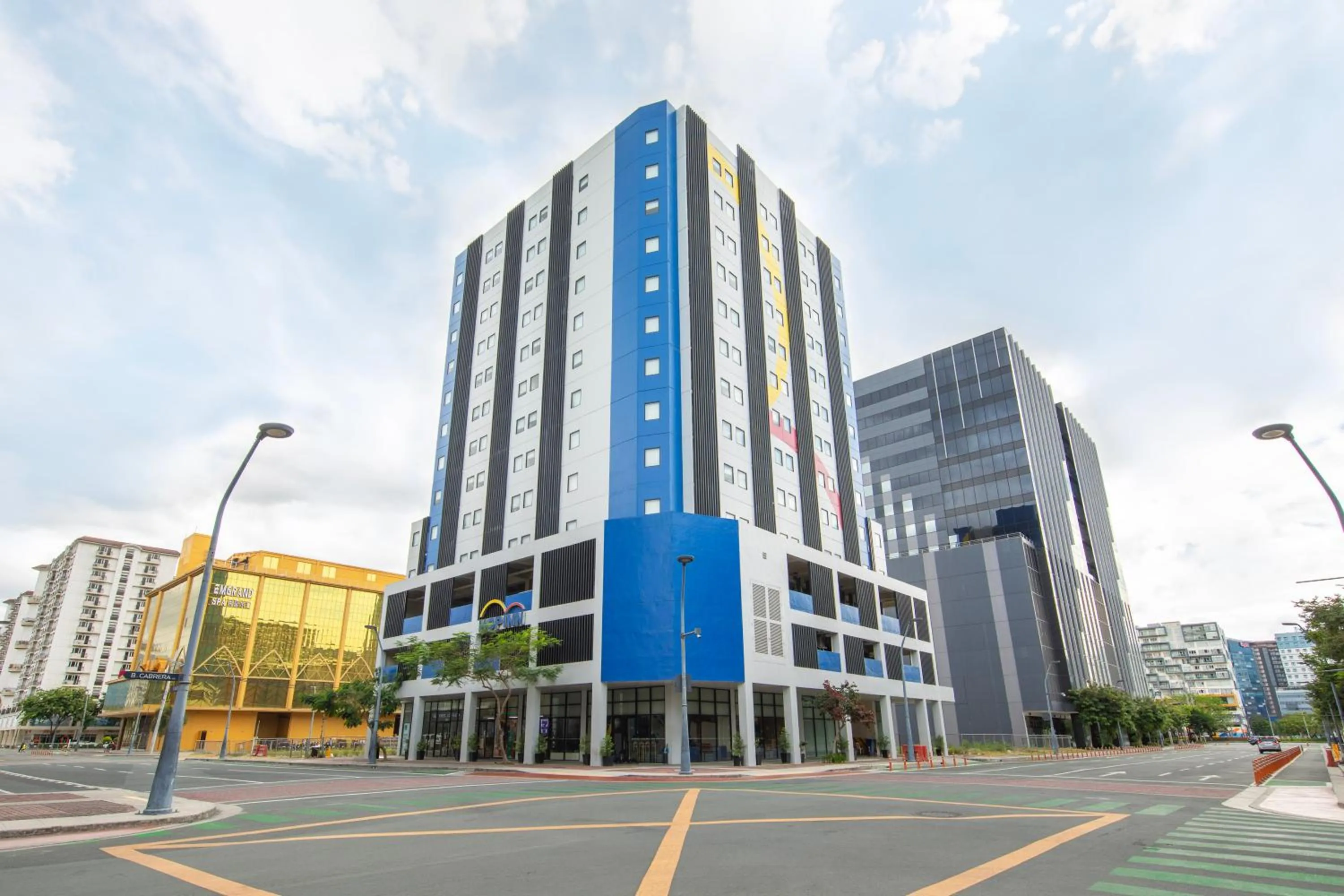 Property building in Hop Inn Hotel Aseana City Manila