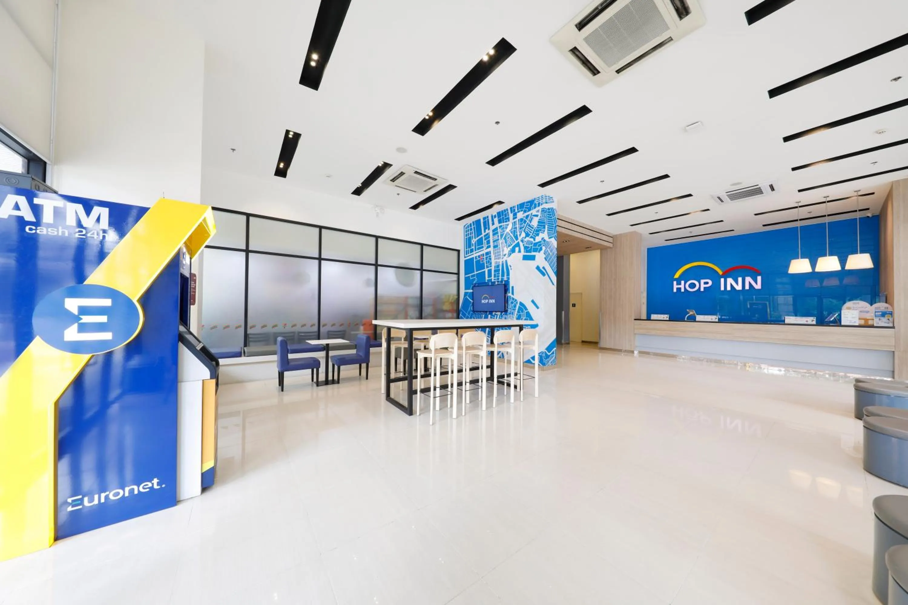 Lobby or reception in Hop Inn Hotel Aseana City Manila