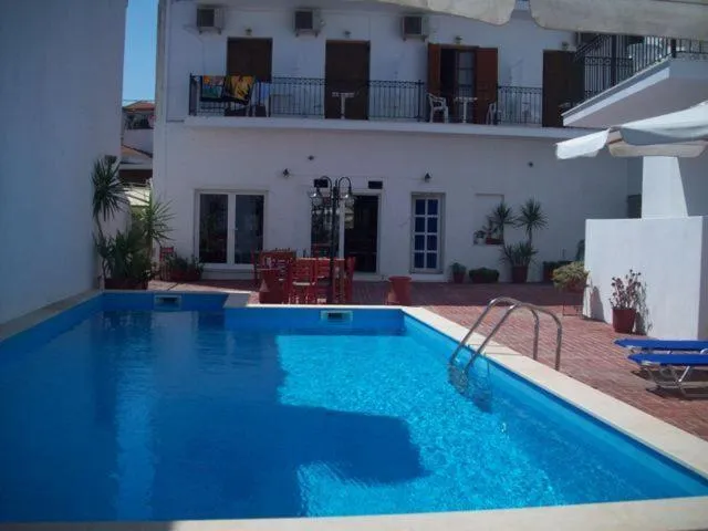 Swimming pool in Hotel Marlton