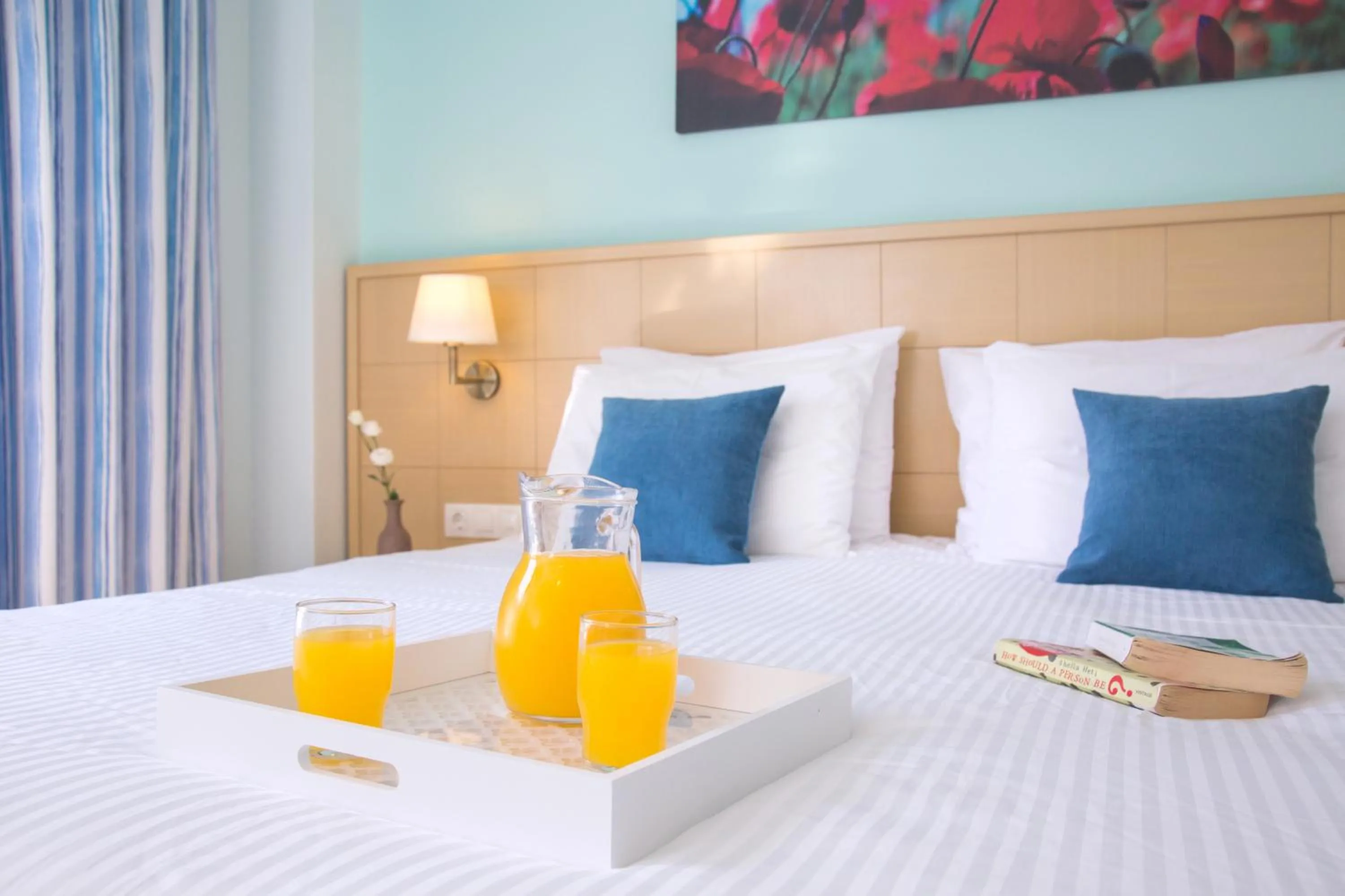 Breakfast, Bed in Hotel Sunshine