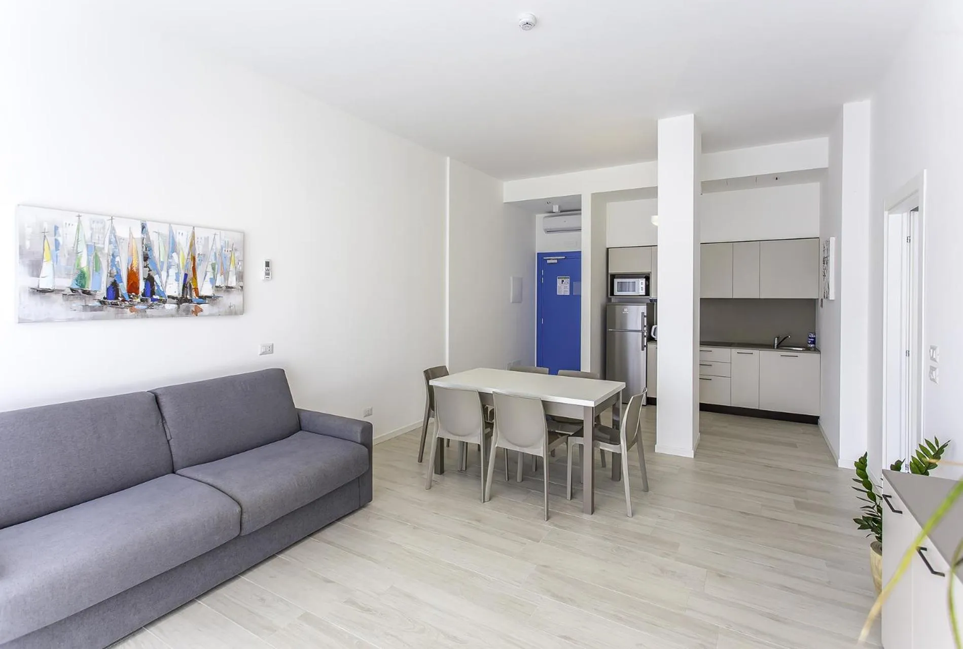 Kitchen or kitchenette in Residenza Turistica Alberghiera Blue Marine