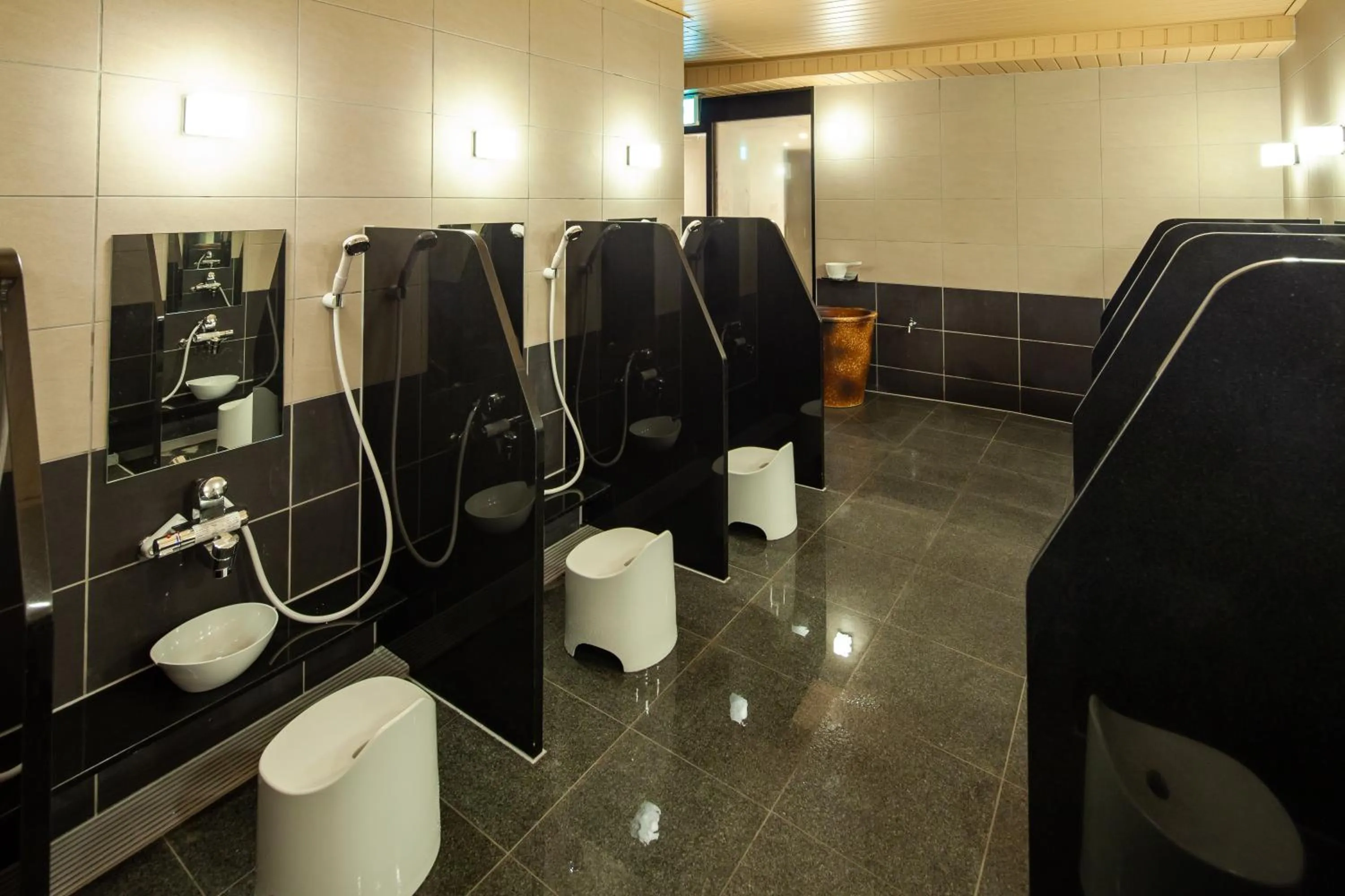 Shower in Y's CABIN&HOTEL Naha Kokusai Street