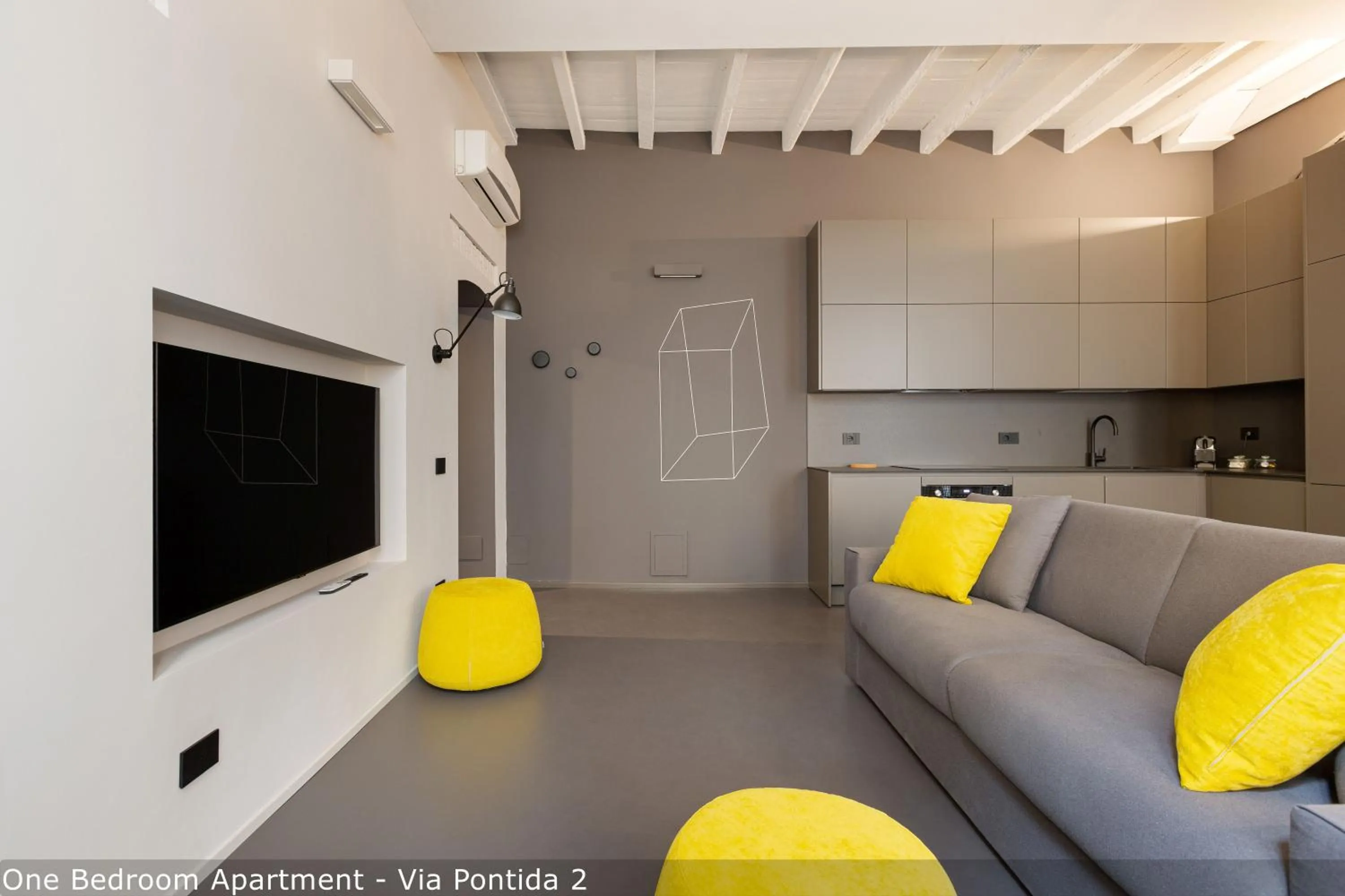 TV and multimedia in Brera Apartments in Moscova