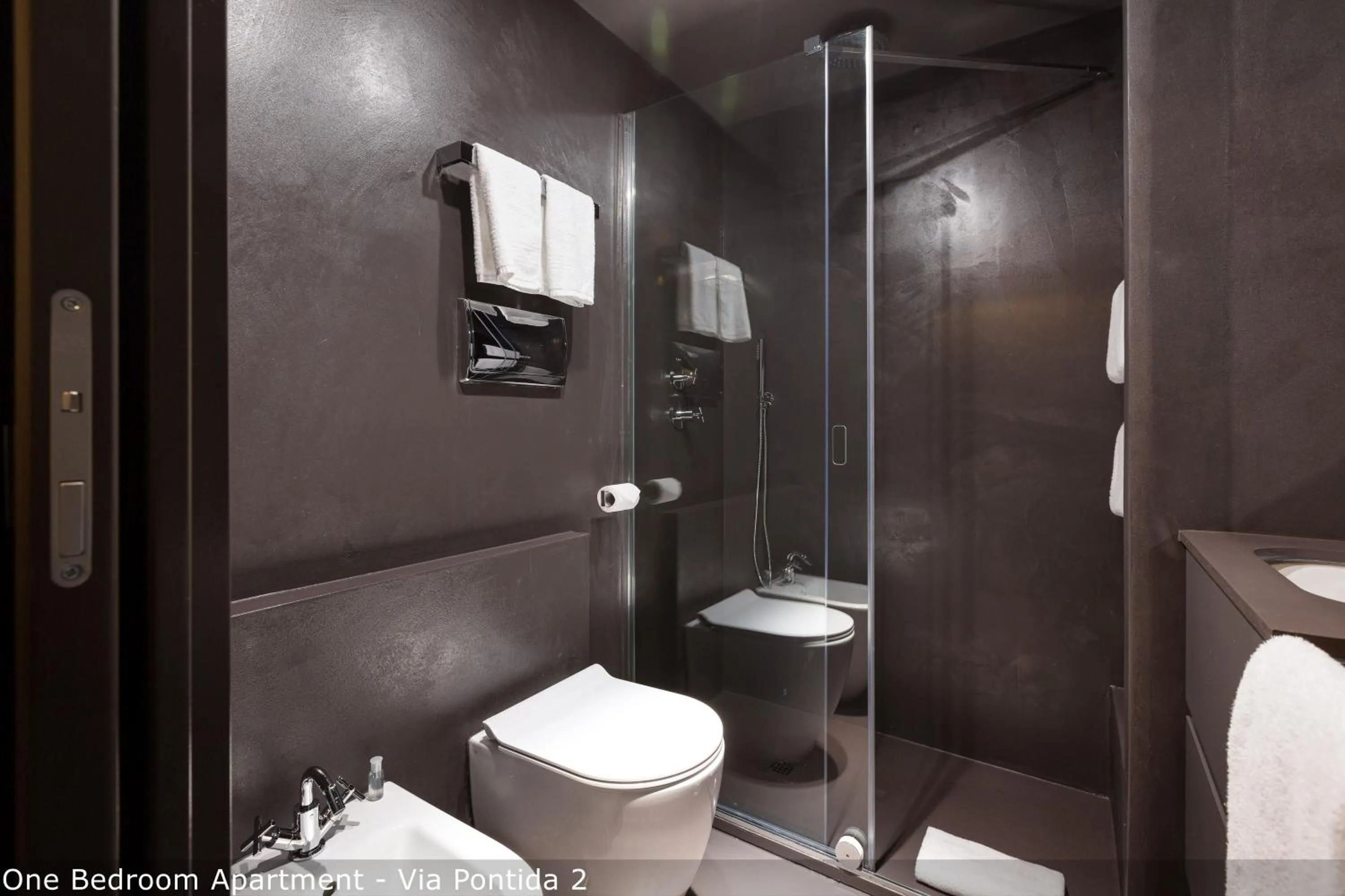 Shower in Brera Apartments in Moscova