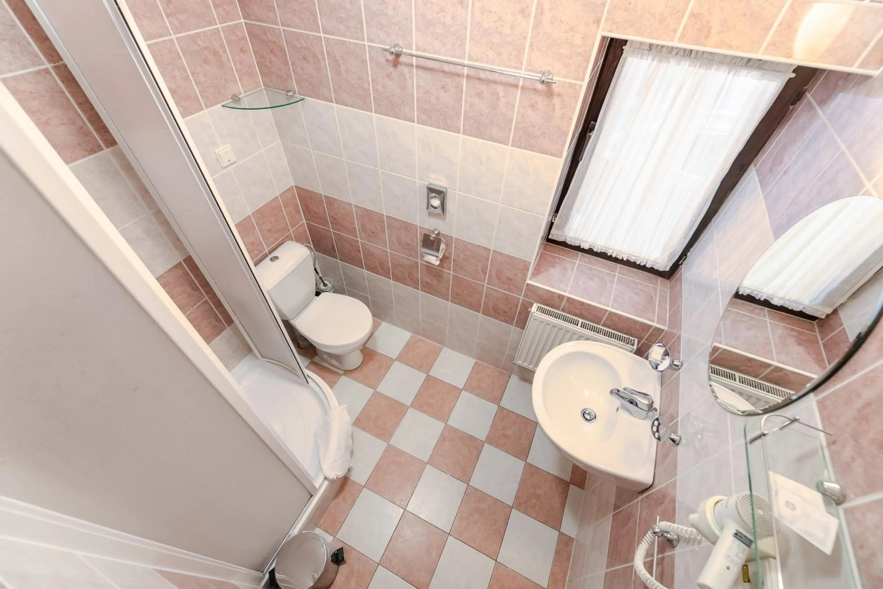 Bathroom in Hotel Perla Jizery