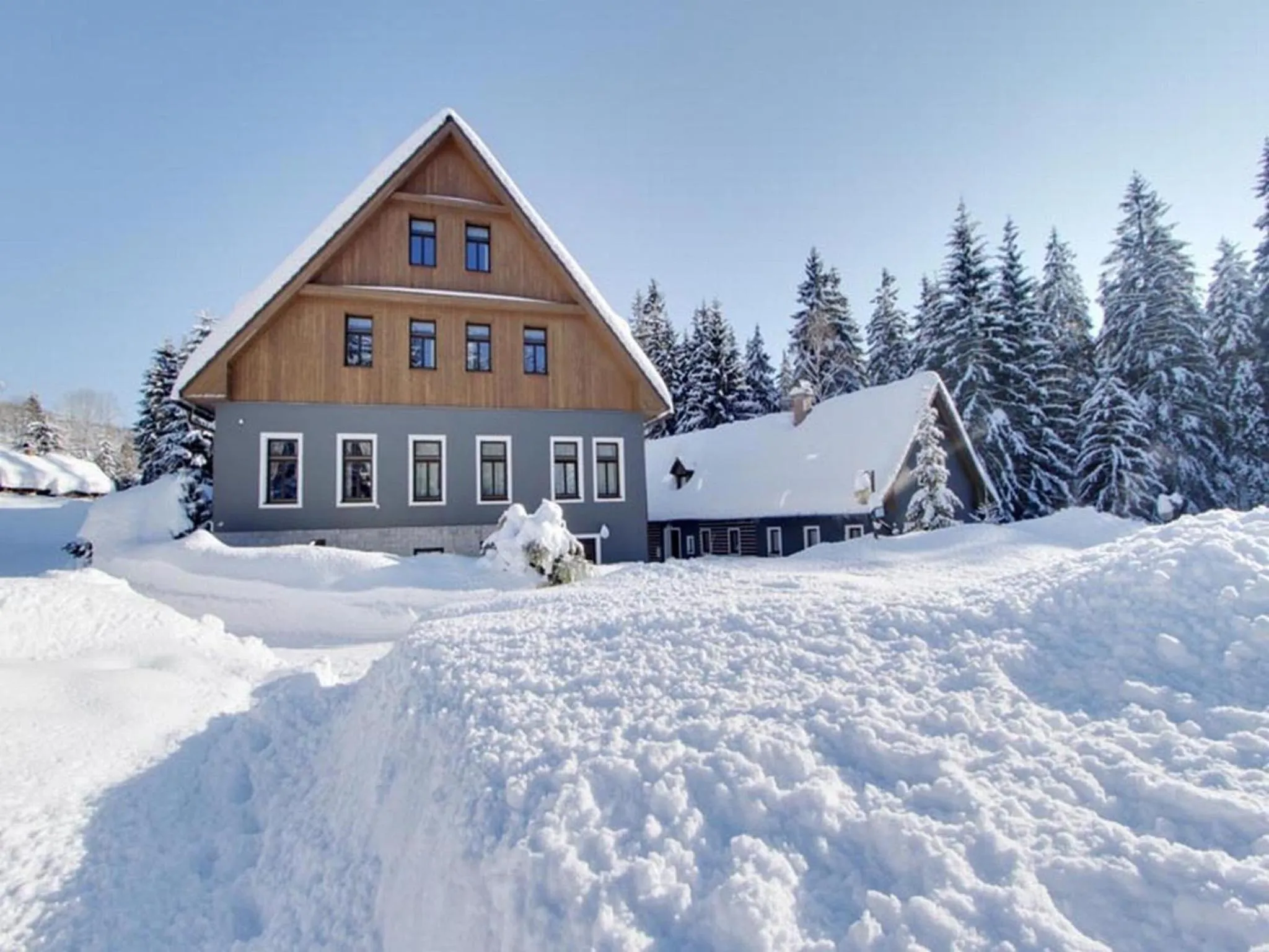 Facade/entrance in Hotel Perla Jizery