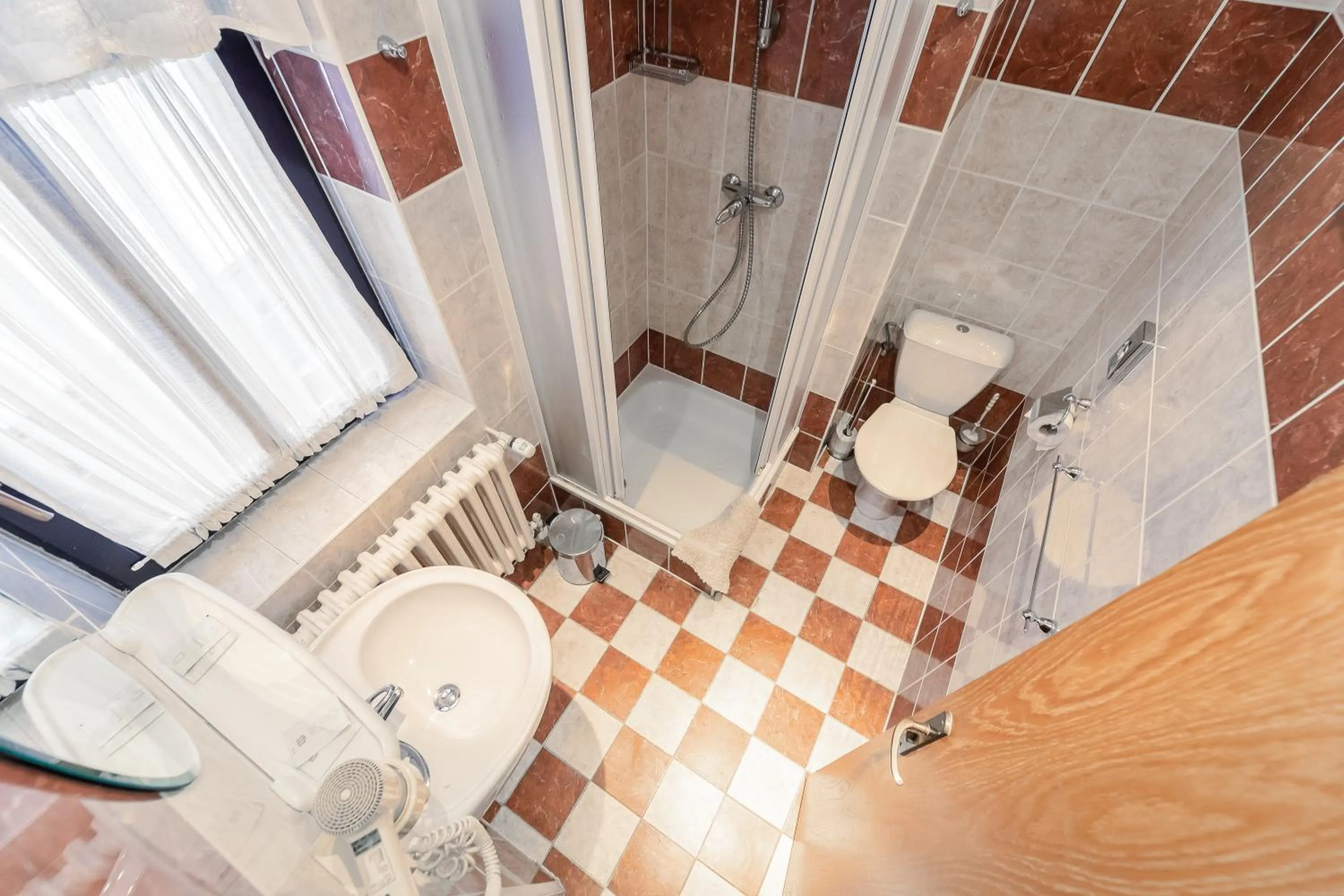 Bathroom in Hotel Perla Jizery