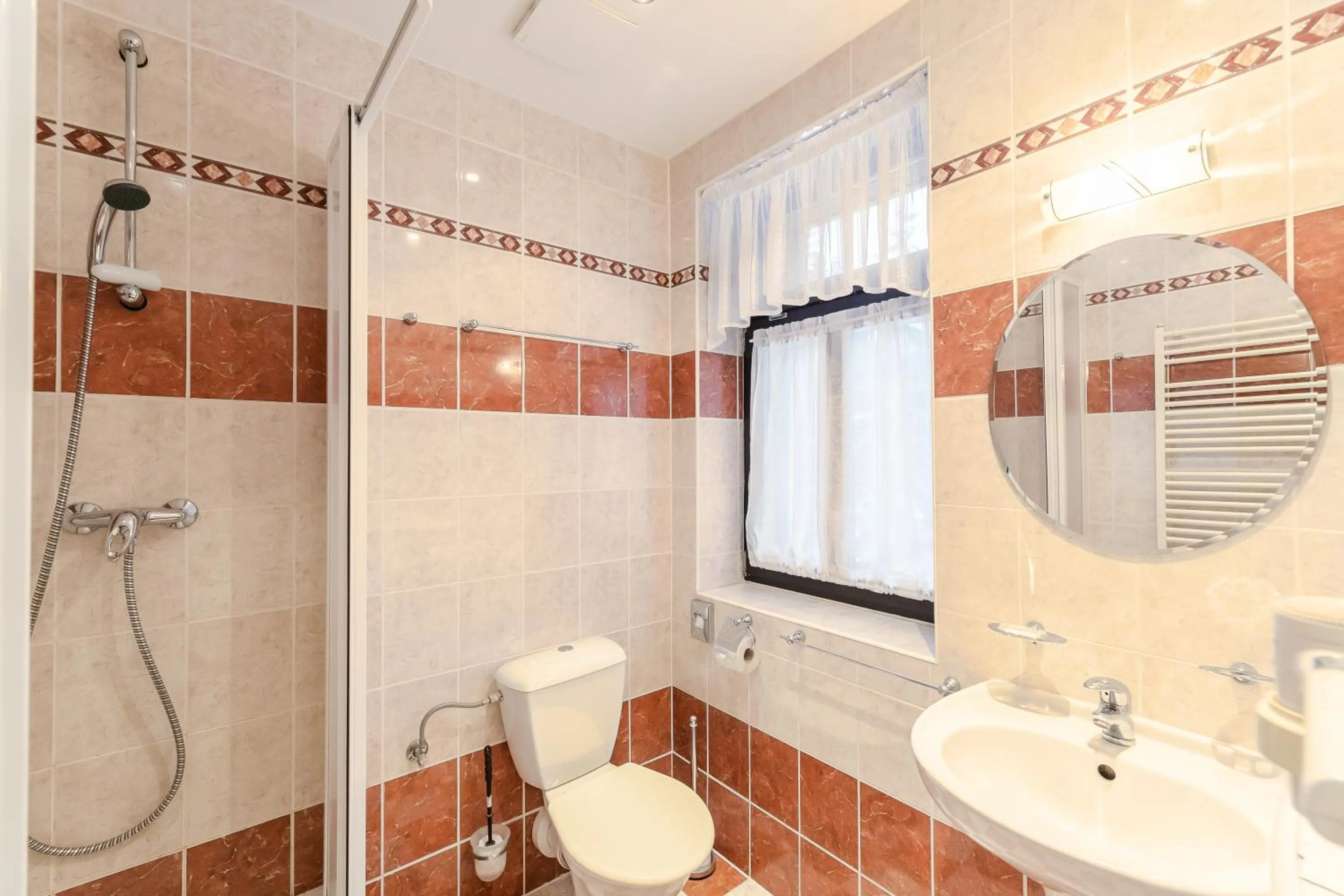 Bathroom in Hotel Perla Jizery