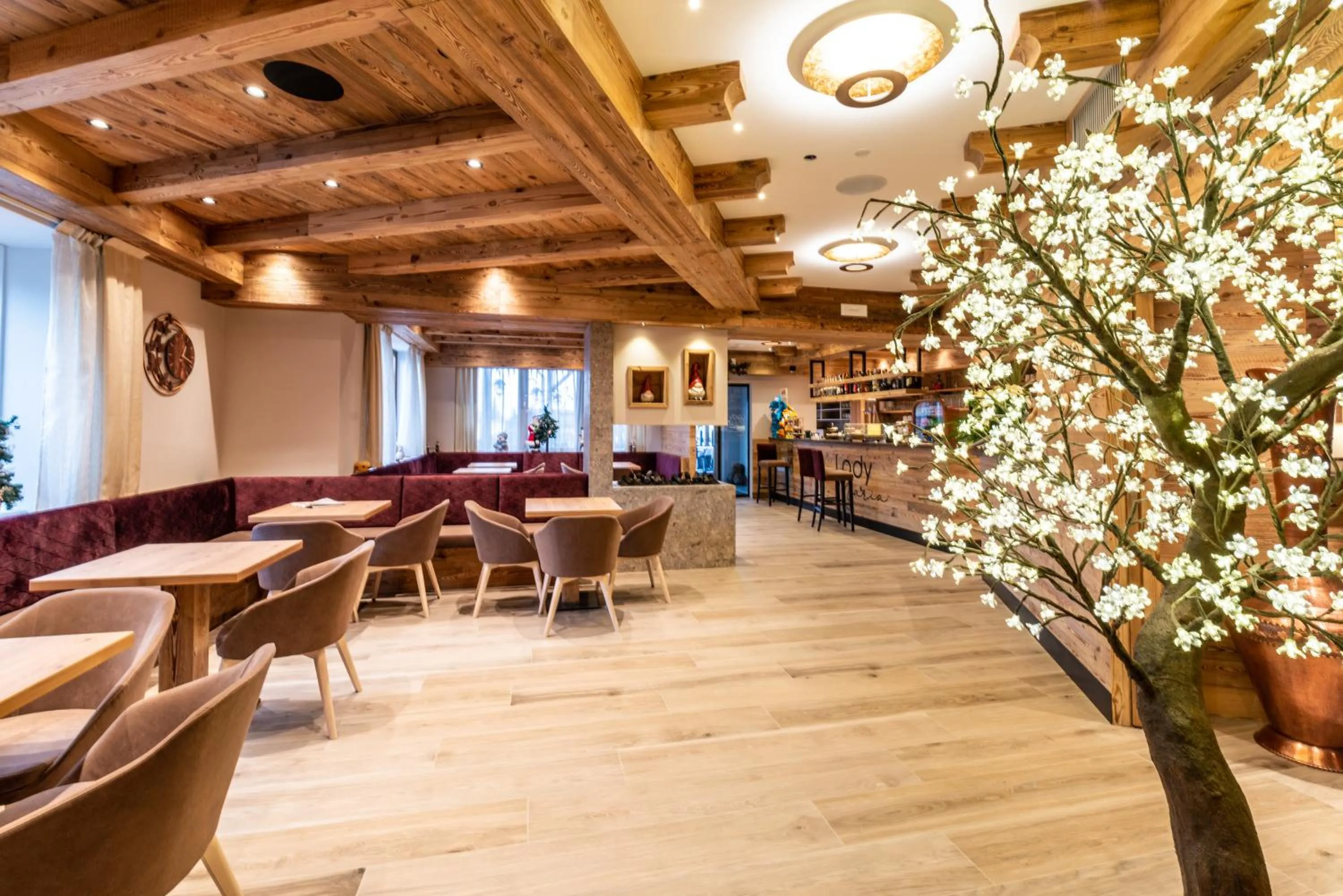 Lounge or bar in Lady Maria Hotel Wellness & Resort