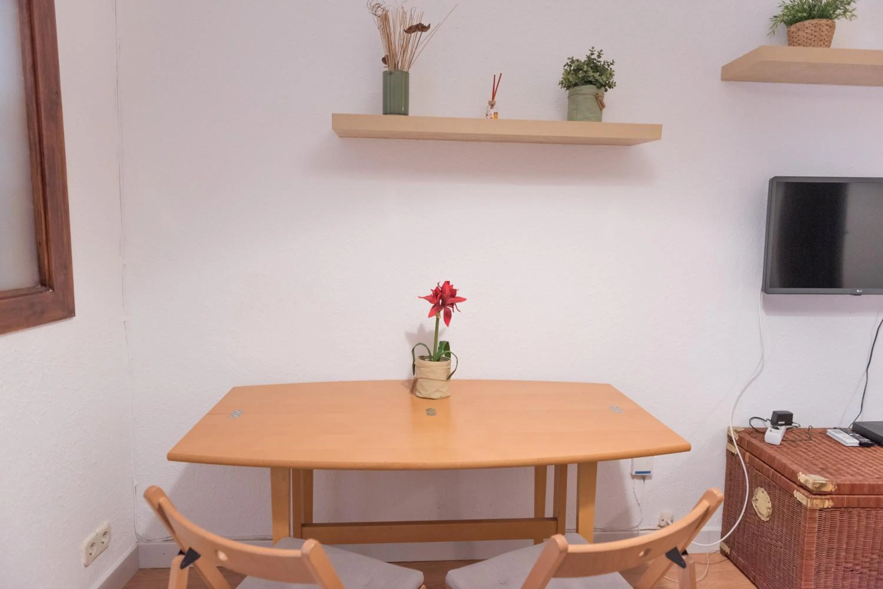 TV and multimedia in Sweet BCN Studio with Terrace