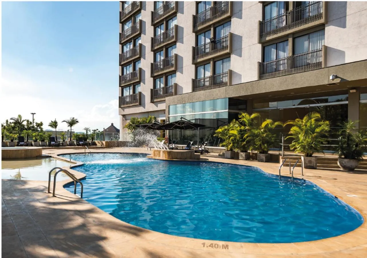 Swimming pool in Movich Hotel de Pereira