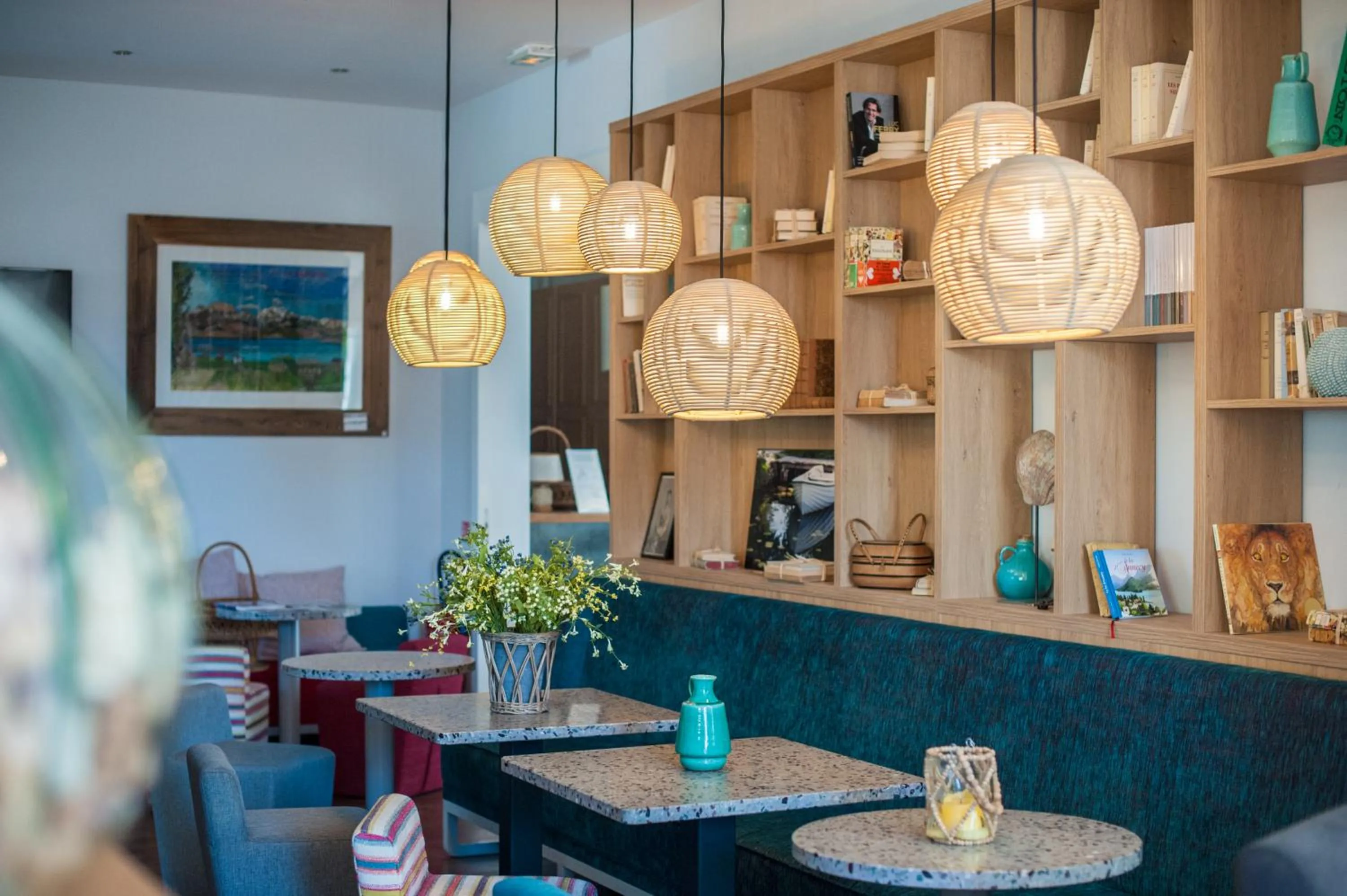 Communal lounge/ TV room in Hôtel Beau Site Talloires B SPA