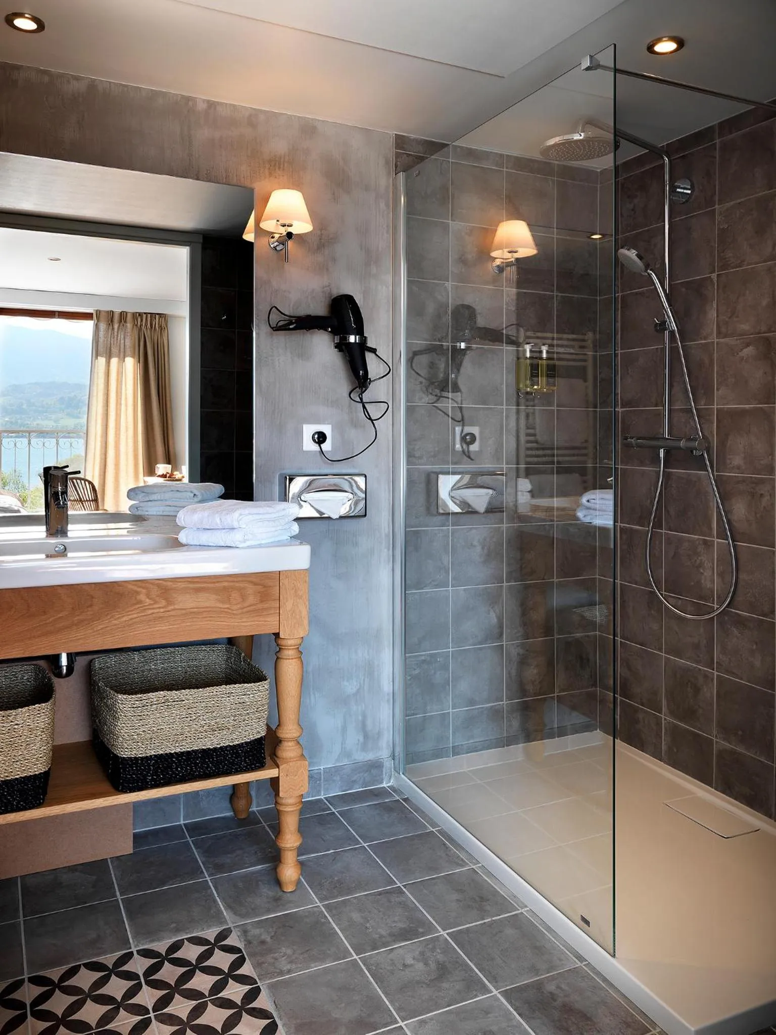 Bathroom in Hôtel Beau Site Talloires B SPA