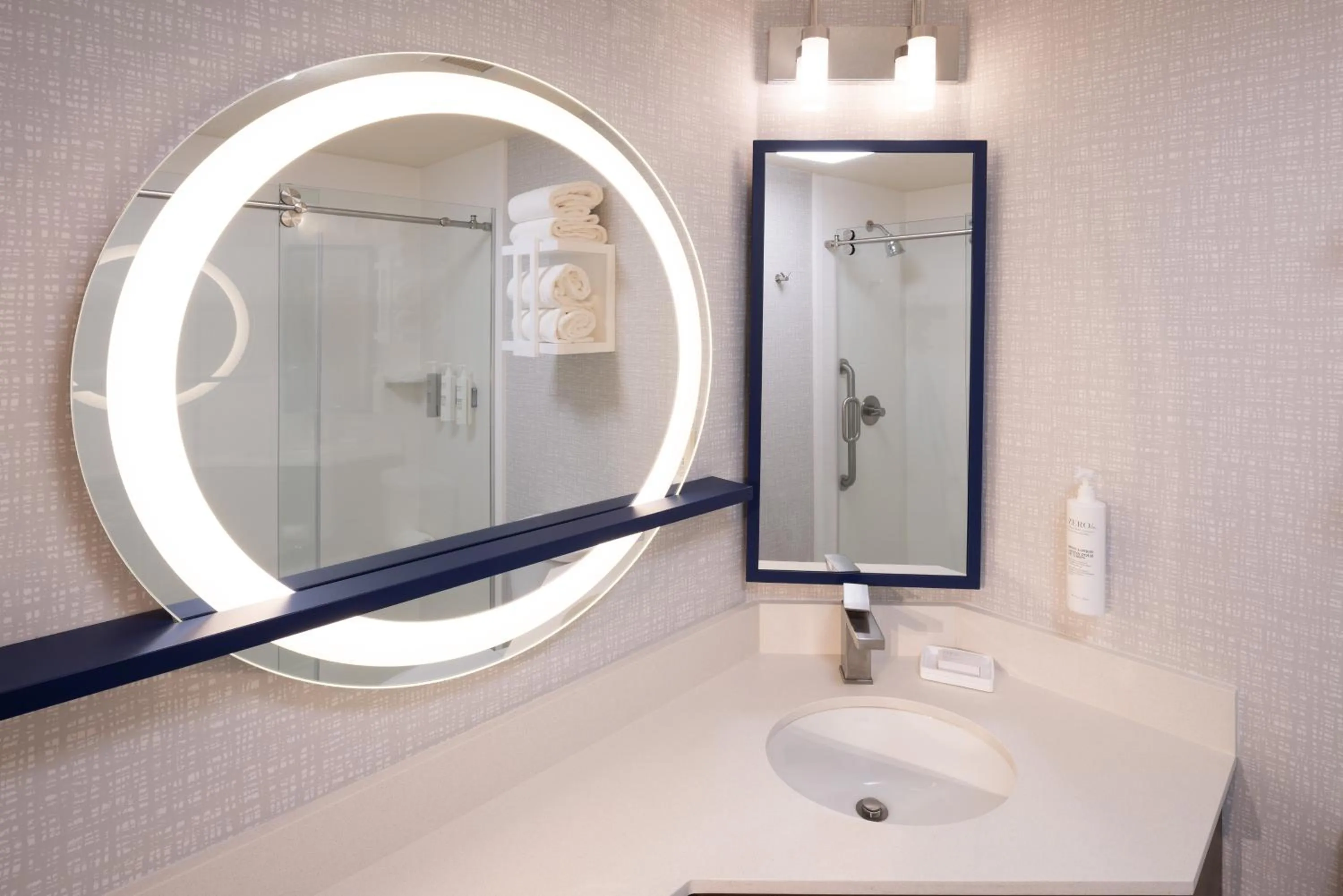 Bathroom in Hampton Inn Pullman