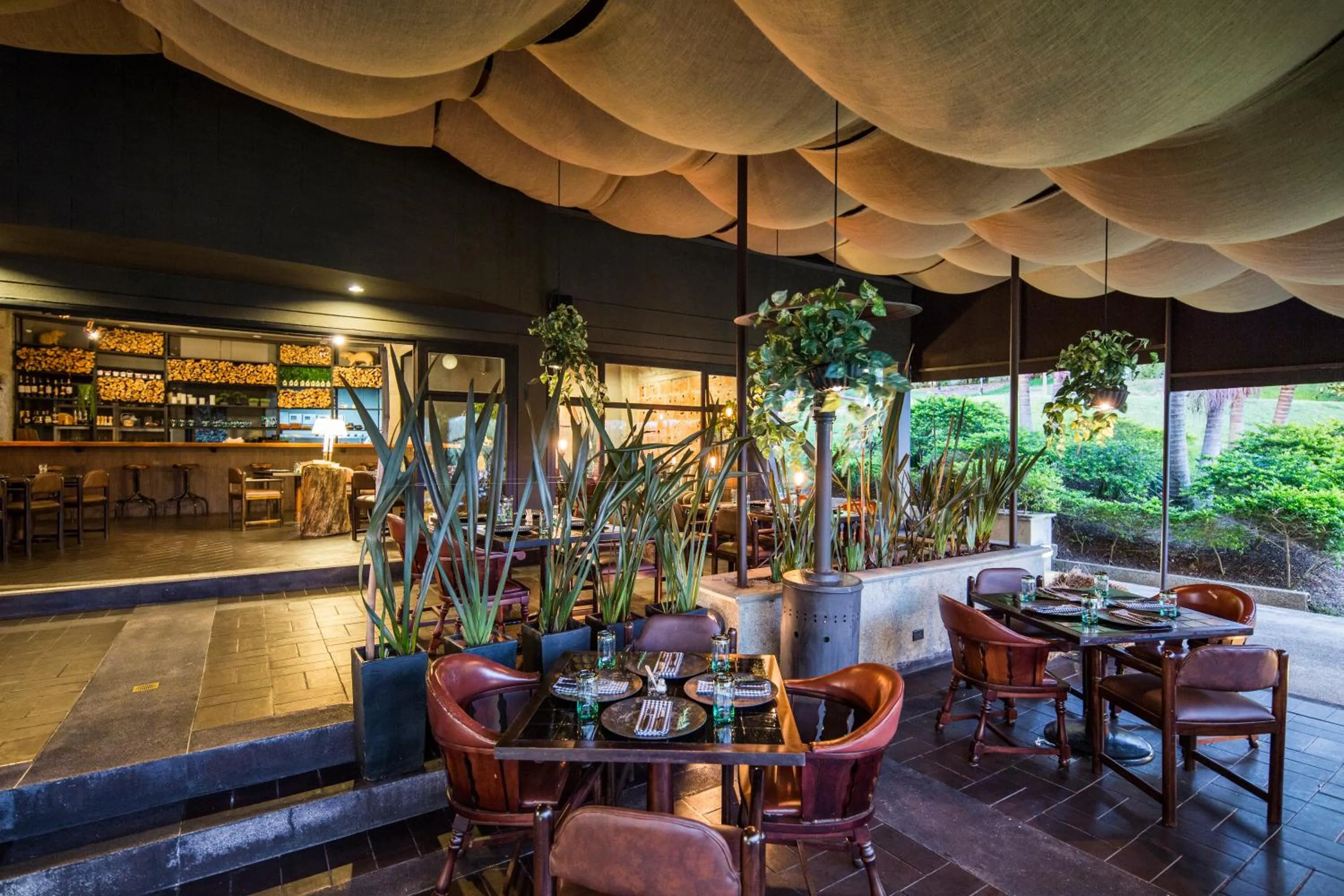 Restaurant/places to eat in Movich Hotel Las Lomas