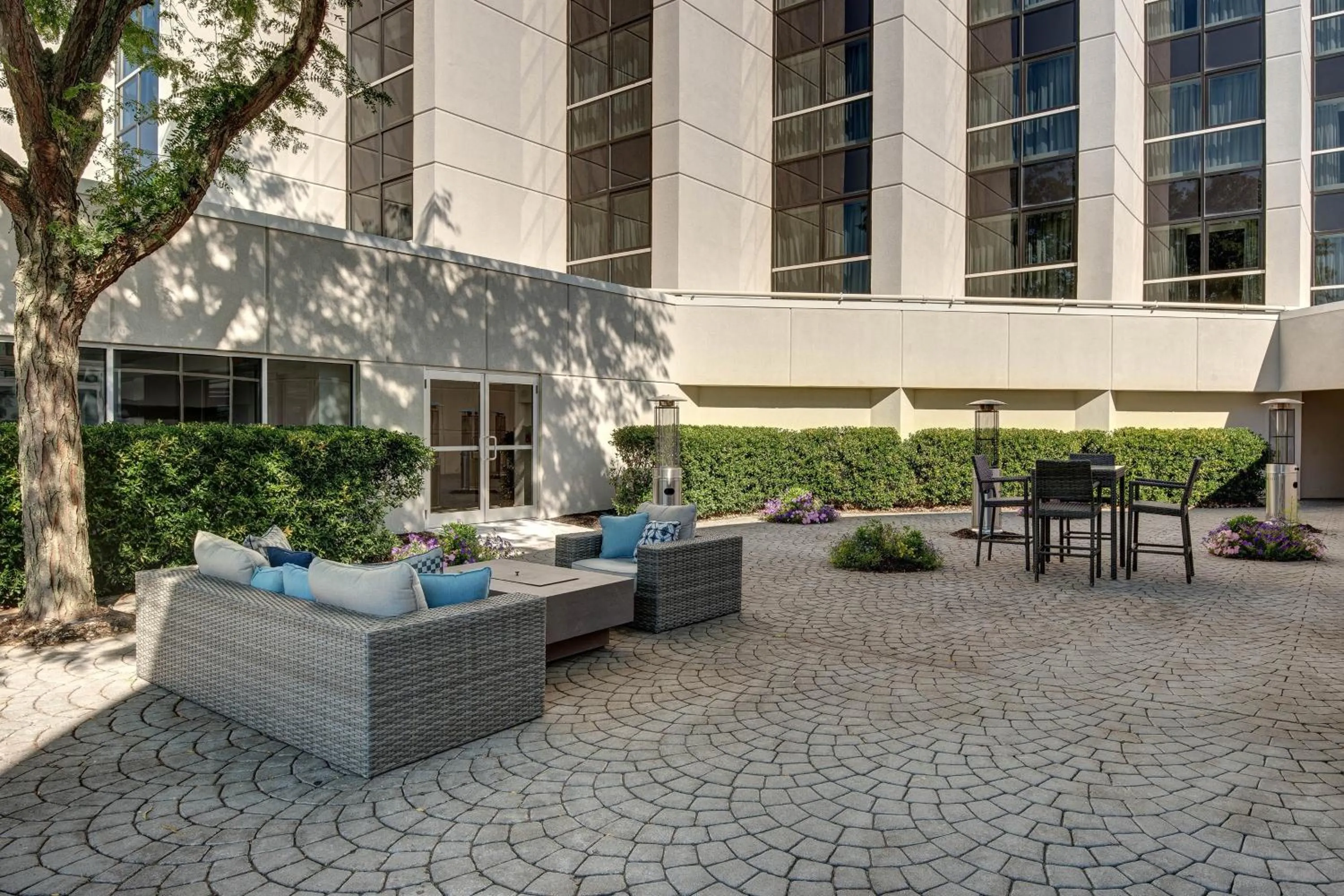 Lobby or reception in Sheraton Eatontown Hotel