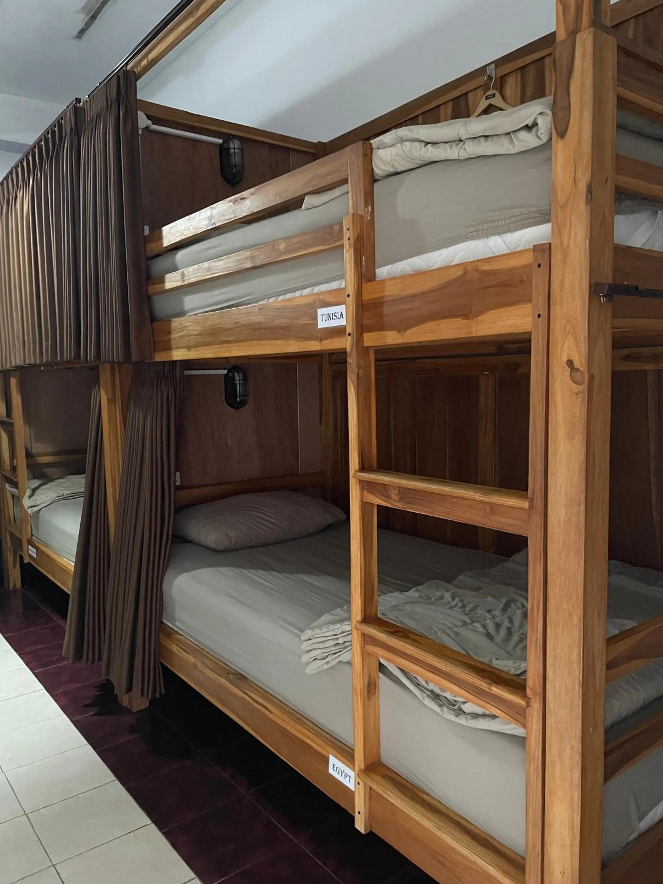 Bed in WW Backpackers