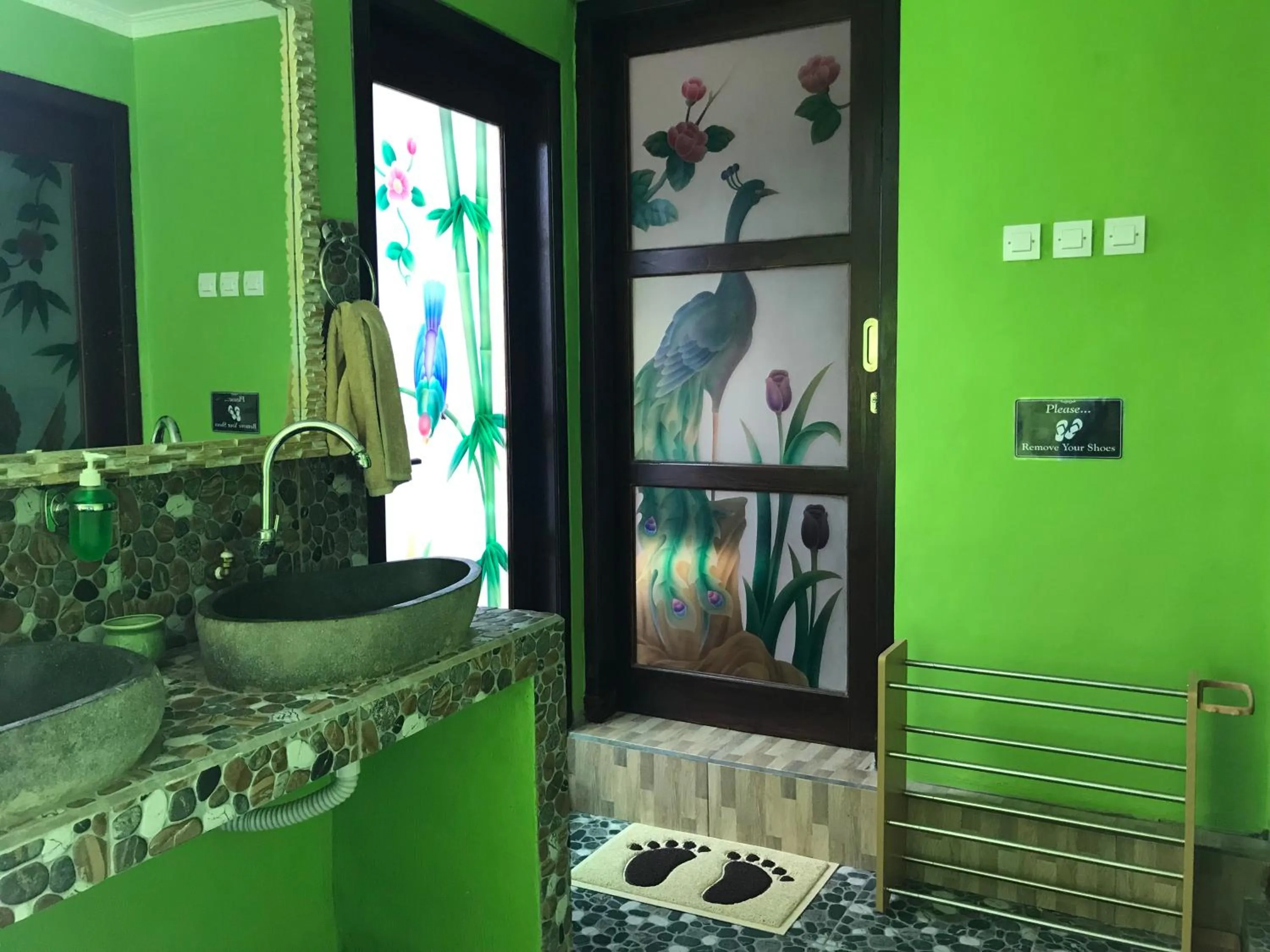 Bathroom in WW Backpackers