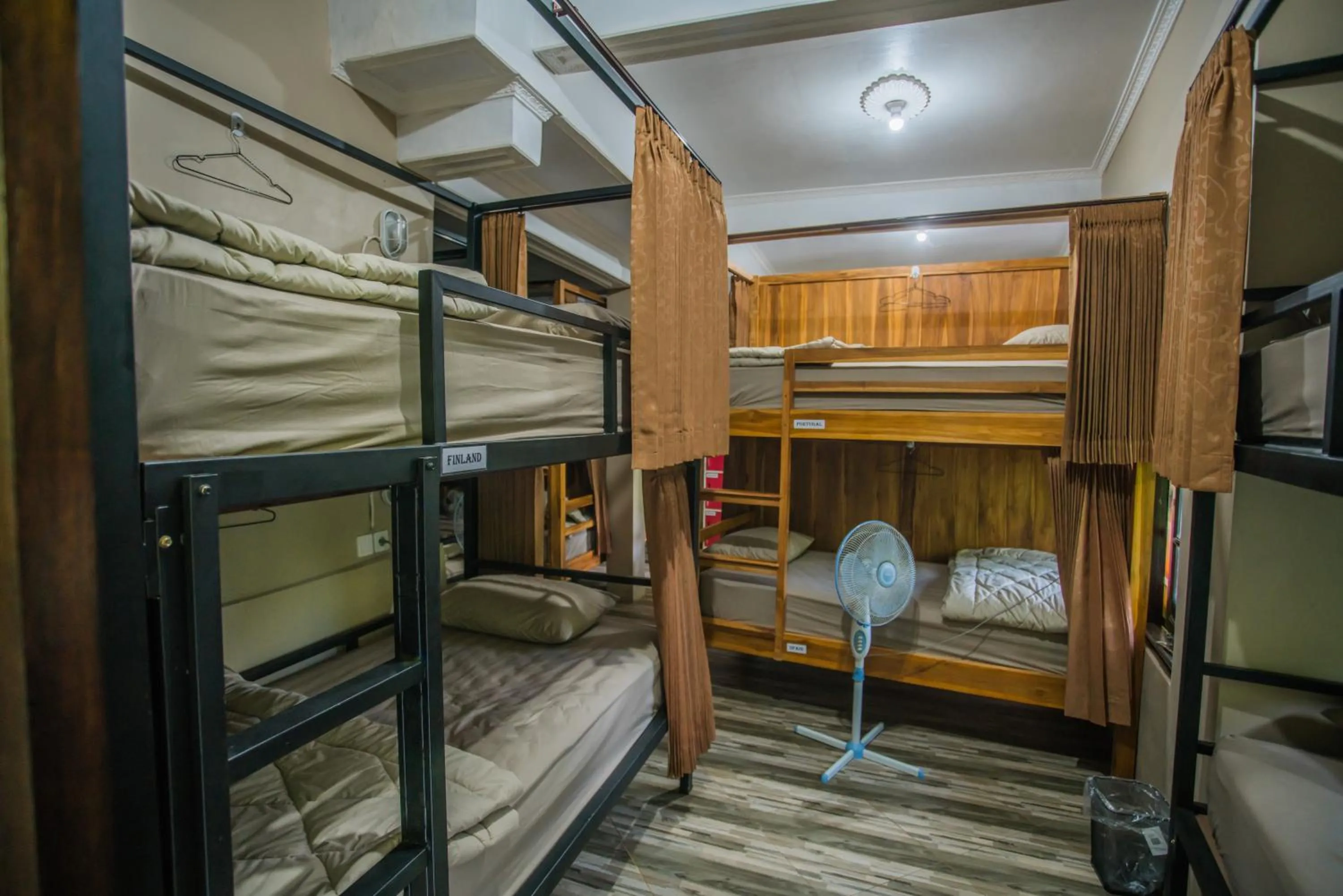 bunk bed, Bed in WW Backpackers