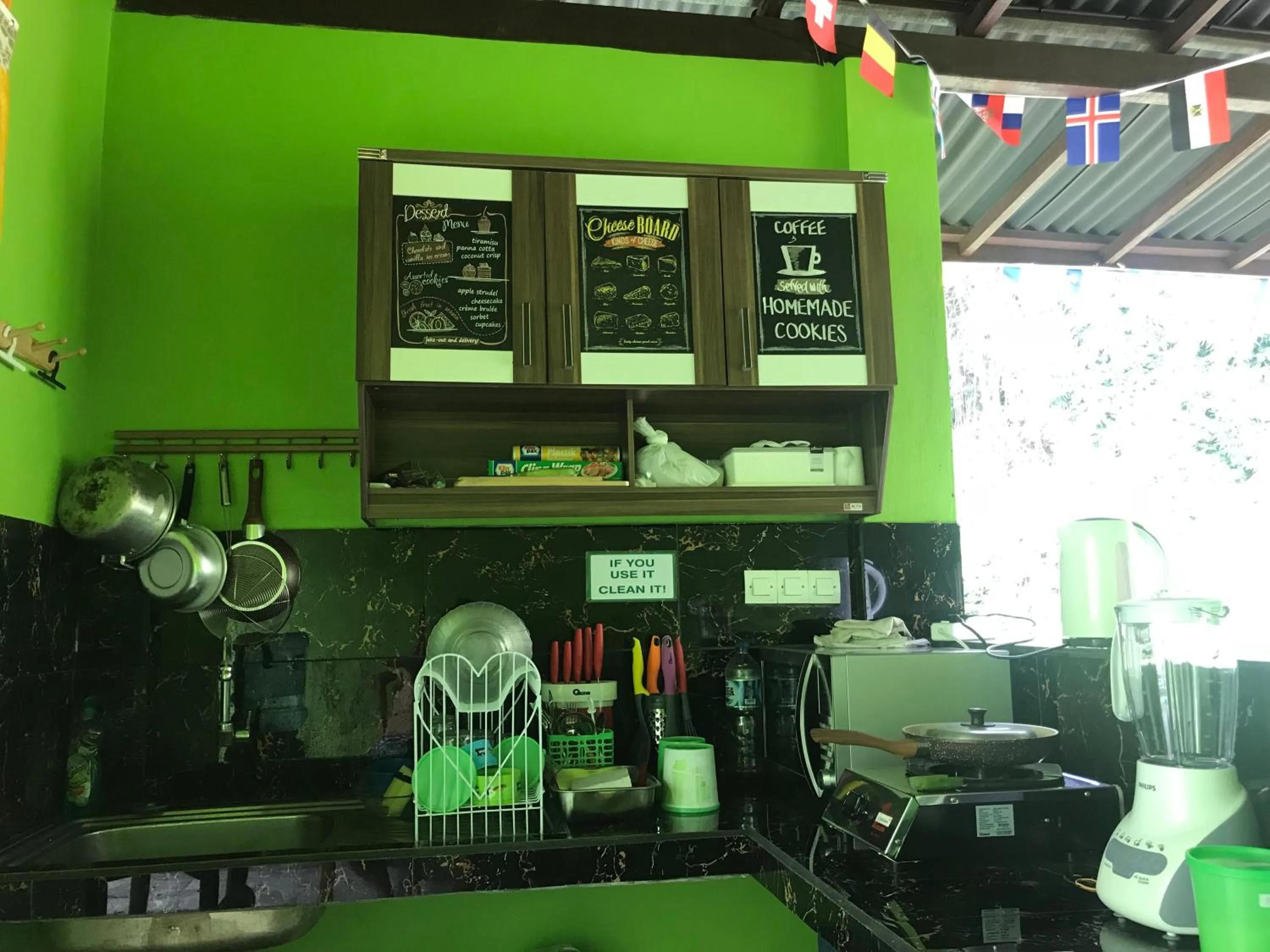 Communal kitchen in WW Backpackers