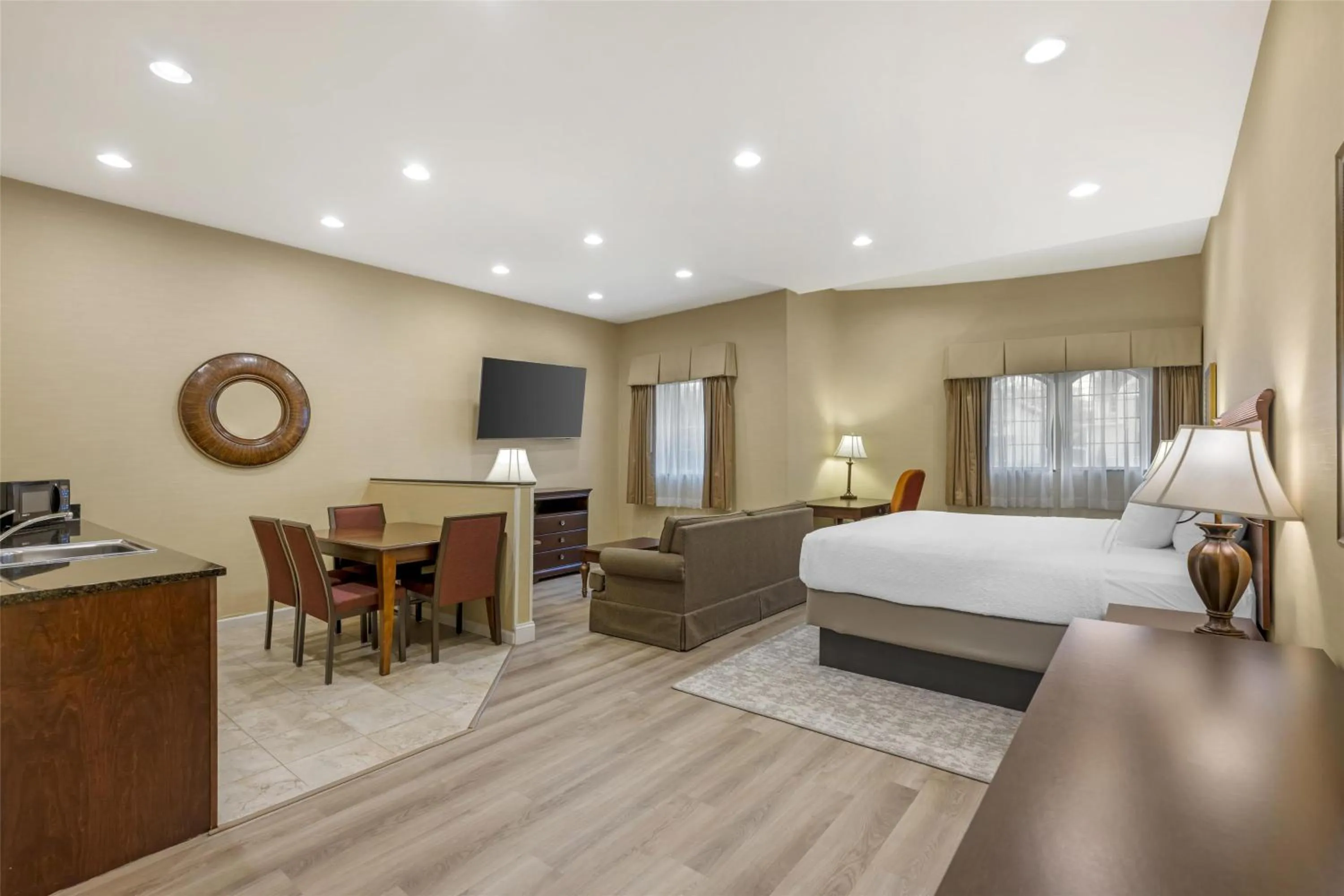 Bedroom, Bed in Best Western PLUS Vineyard Inn and Suites