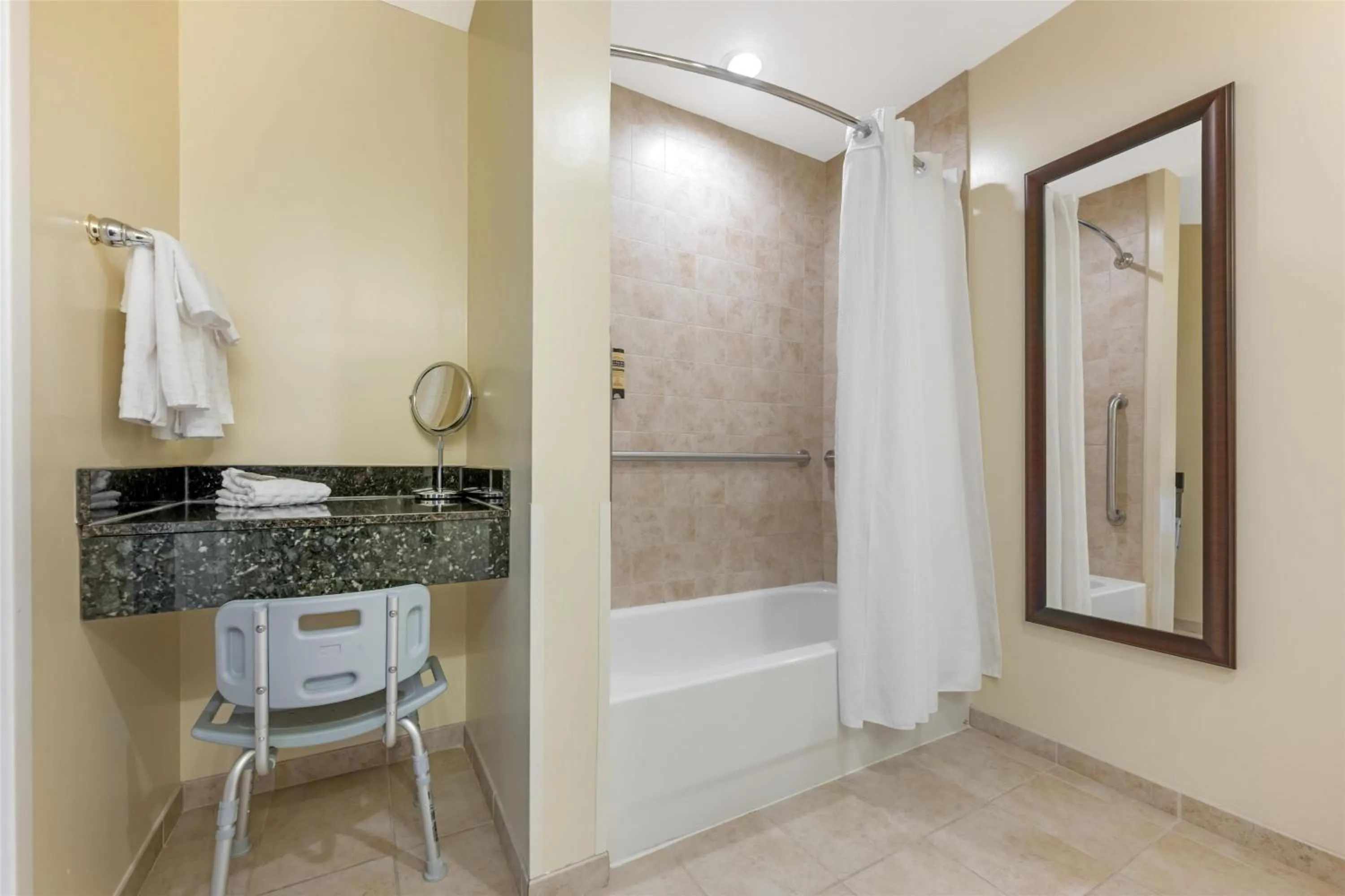 Bathroom in Best Western PLUS Vineyard Inn and Suites