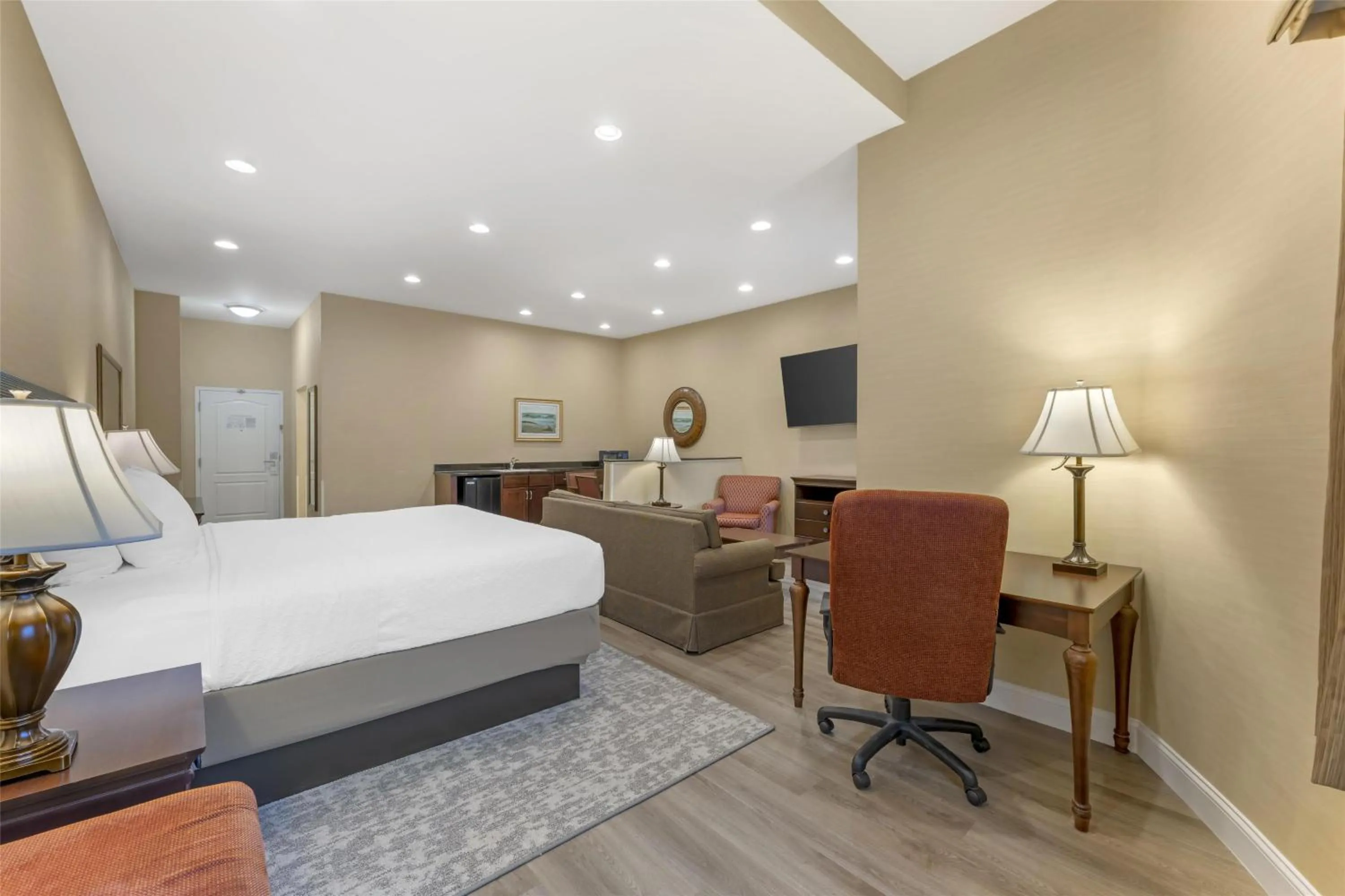 Bedroom, Bed in Best Western PLUS Vineyard Inn and Suites