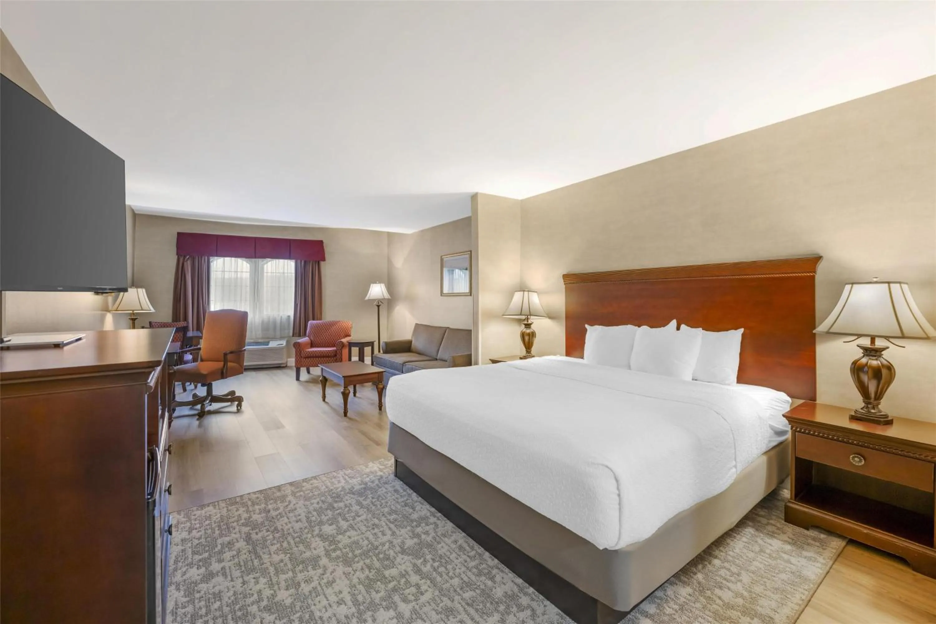 Bedroom, Bed in Best Western PLUS Vineyard Inn and Suites